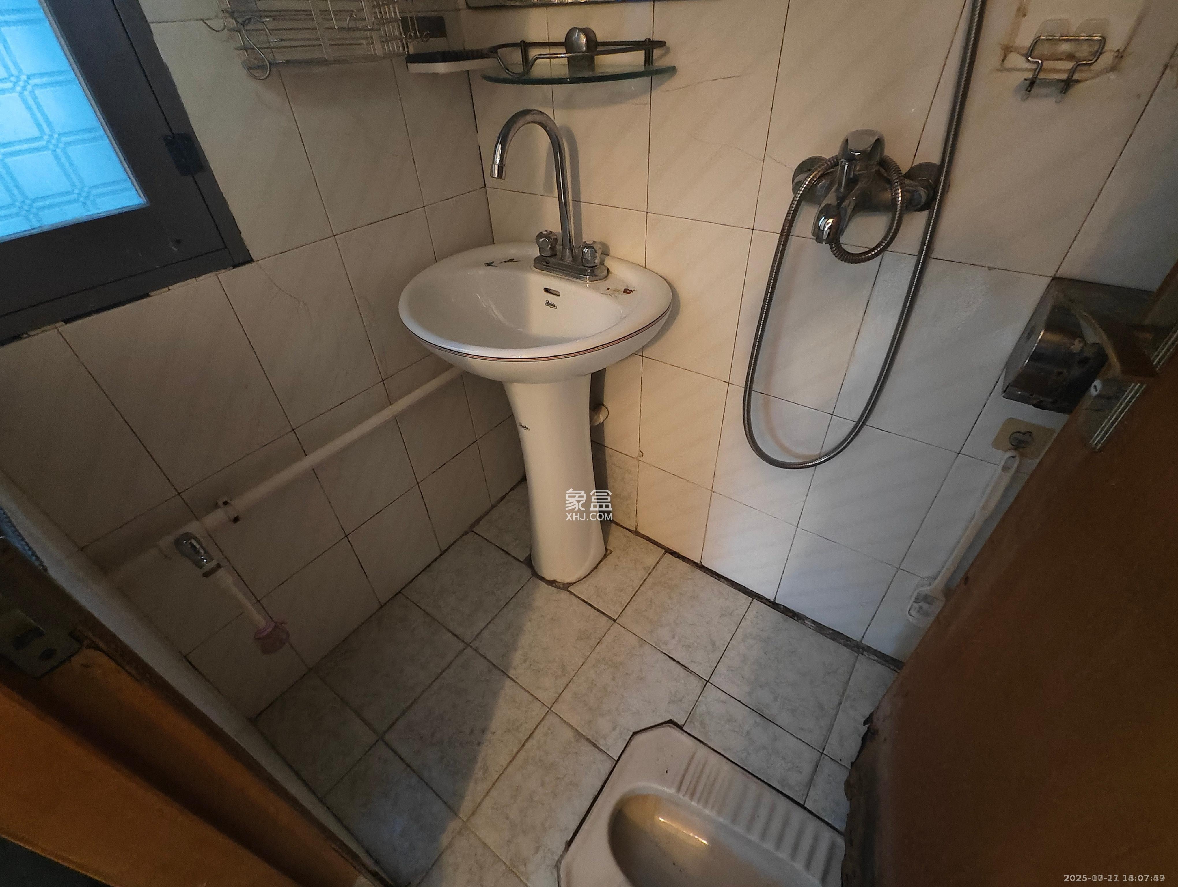 文华商住楼 3室2厅2卫 2800.0元/月 文华商住楼 3室2厅2卫 2800.0元/月室内图