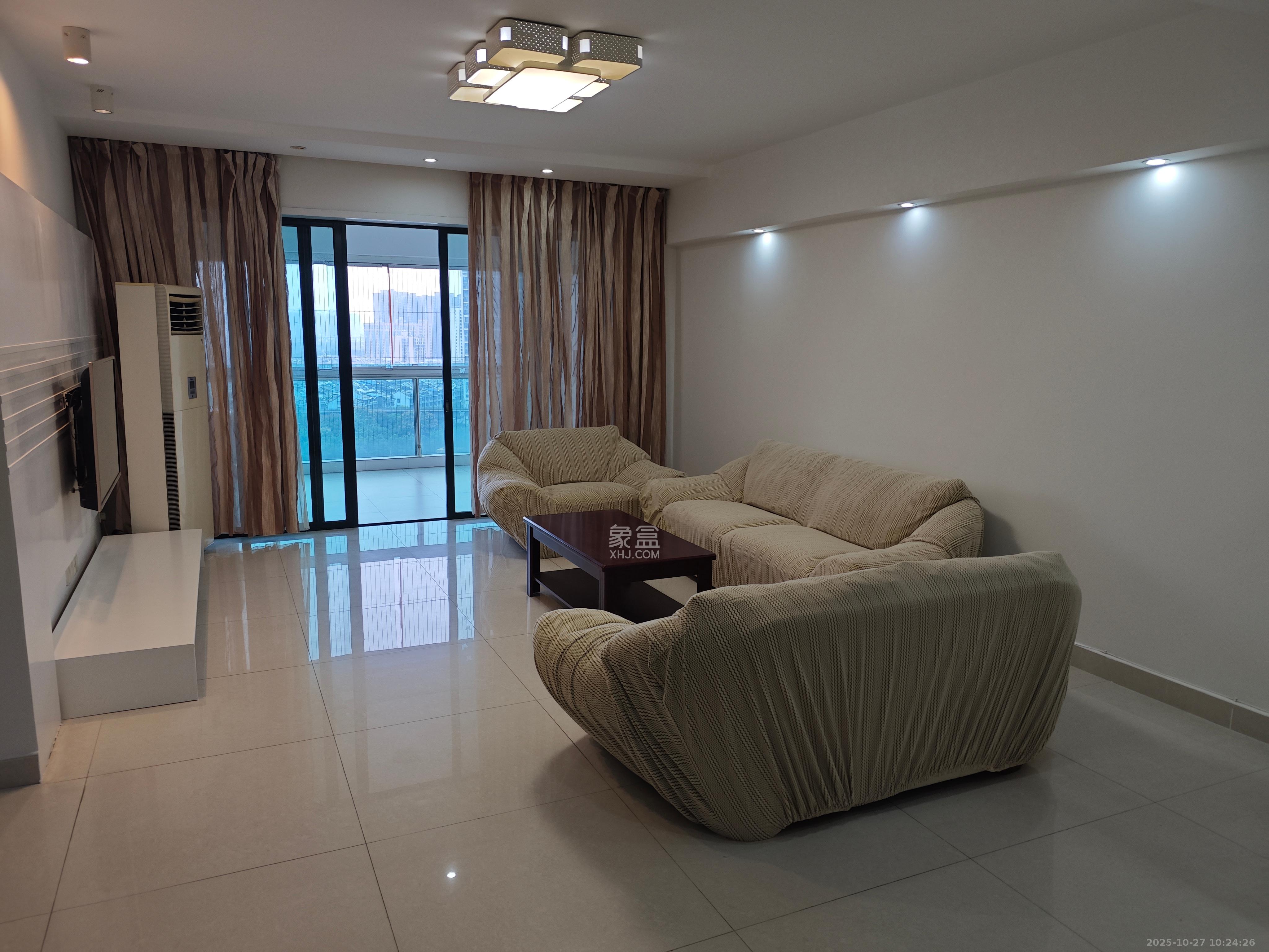 王府花园  3室2厅2卫    3300.0元/月 王府花园  3室2厅2卫    3300.0元/月室内图