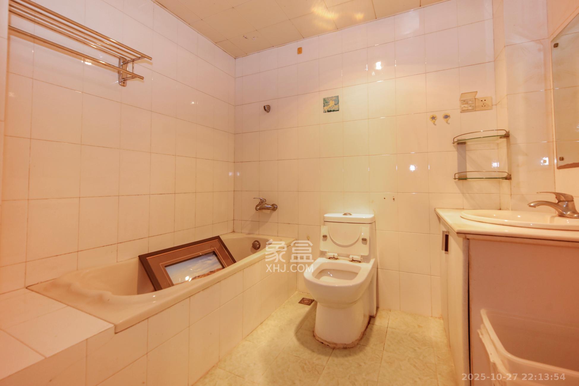 融城花苑  3室2厅2卫    56.8万卫生间