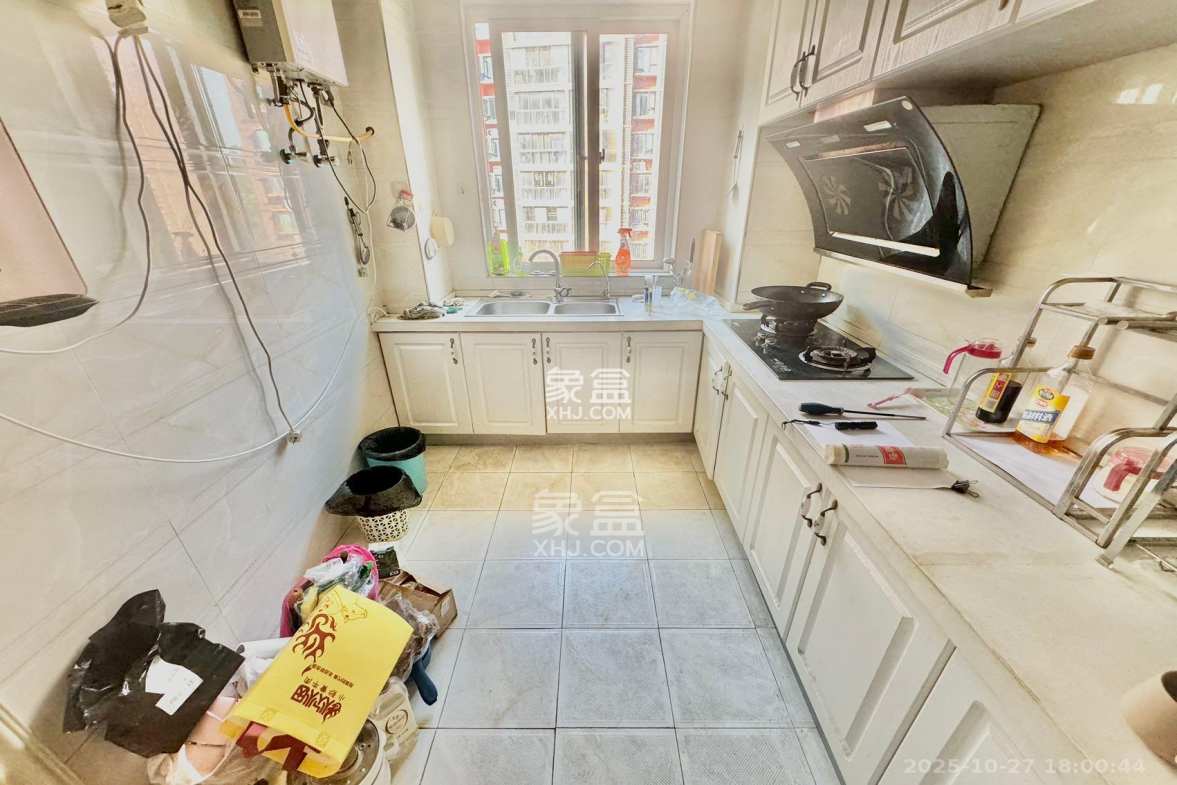 联美品格 4室2厅2卫 2700.0元/月 联美品格 4室2厅2卫 2700.0元/月室内图