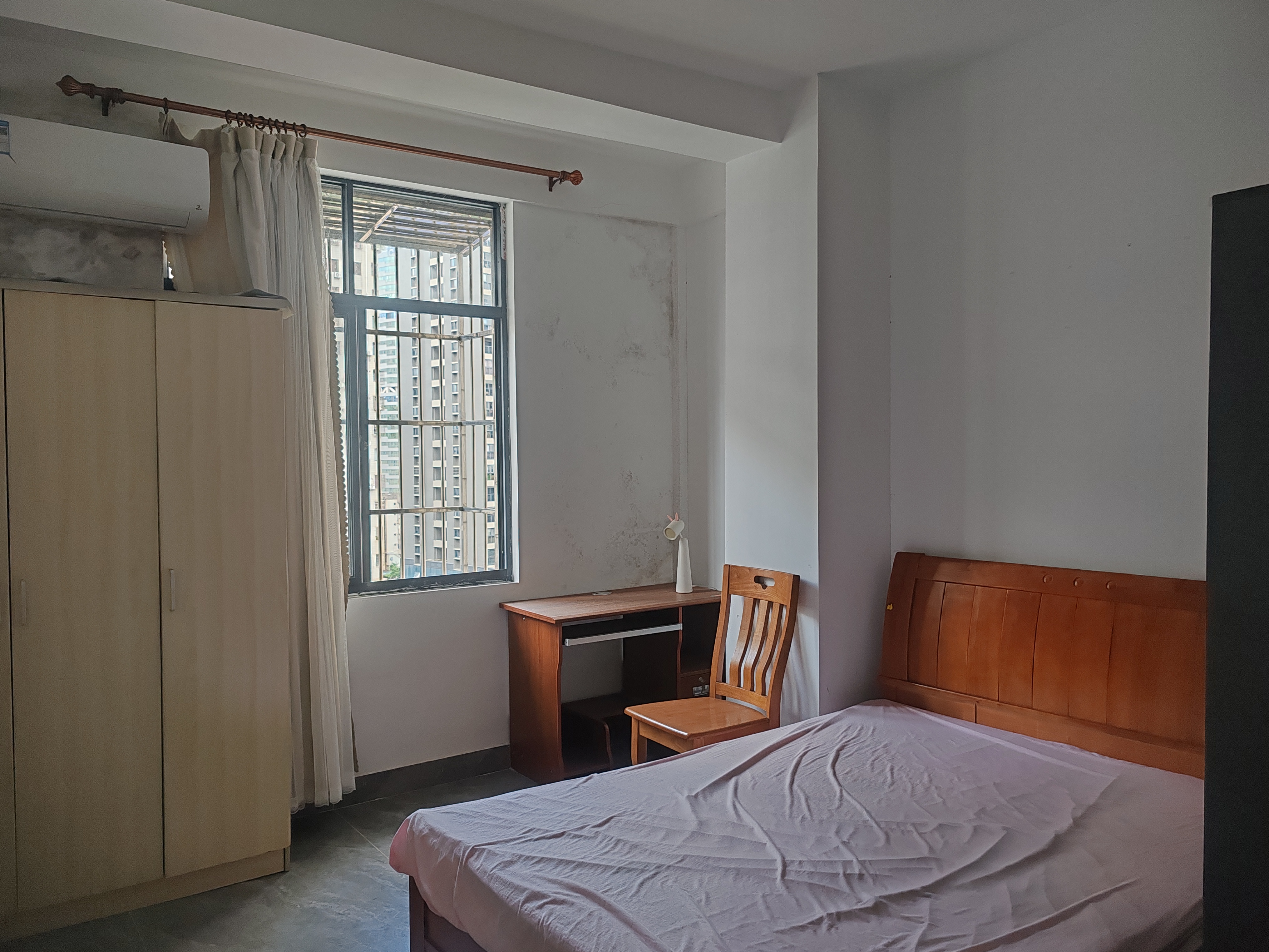 红玫瑰大厦  3室1厅1卫    1800.0元/月室内图