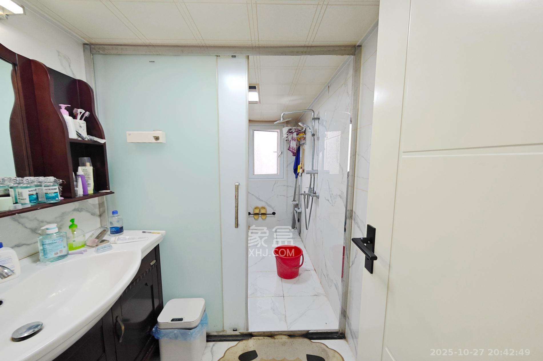 建发中央悦府  3室2厅2卫    180.0万其他