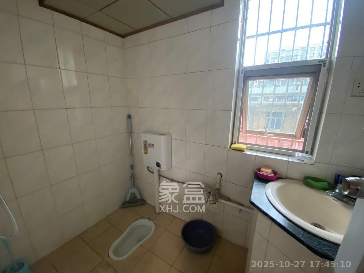 富湘园  2室2厅2卫    2500.0元/月 富湘园  2室2厅2卫    2500.0元/月室内图