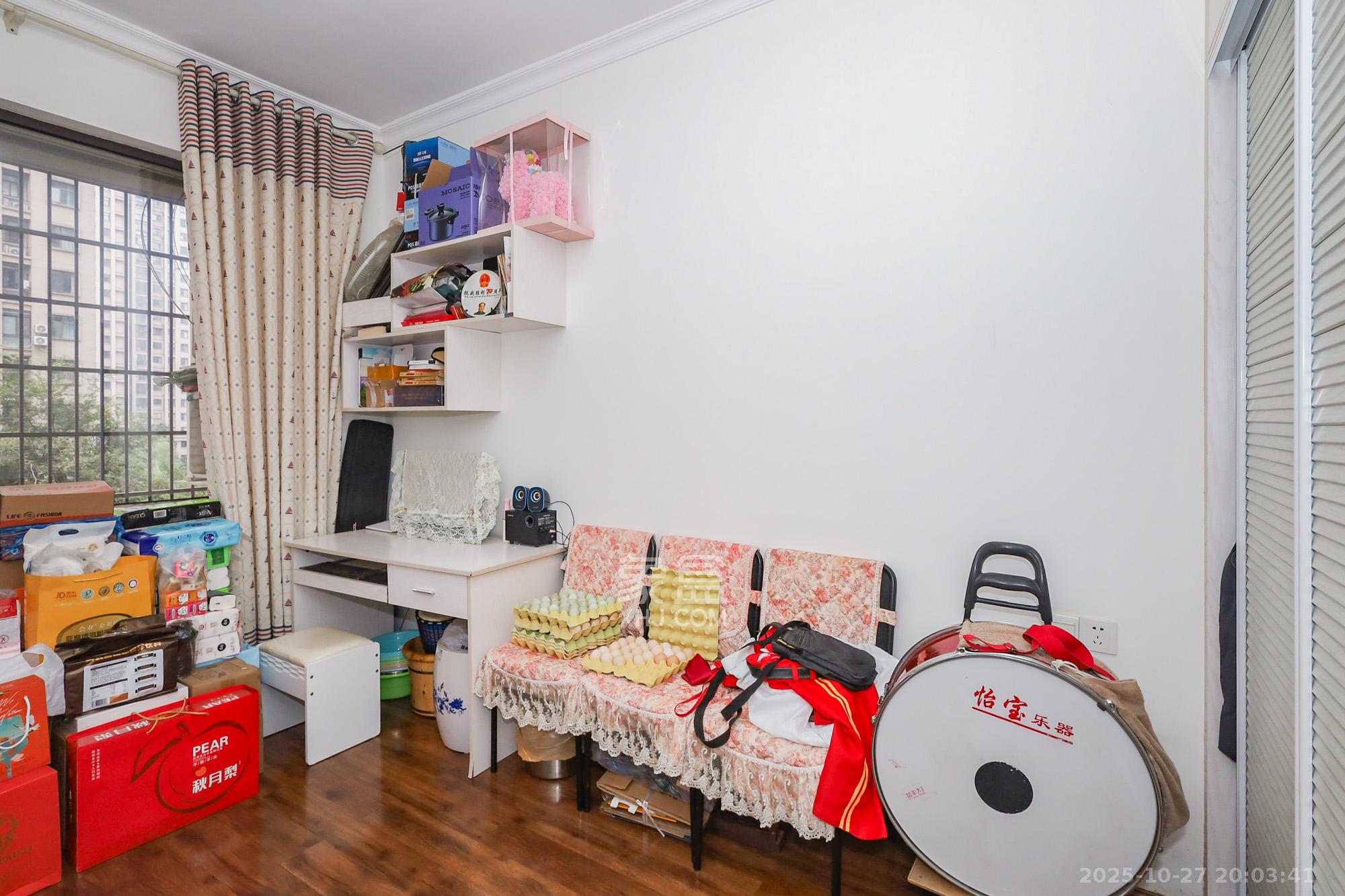 阳光丽城一期  4室2厅2卫    158.0万卧室