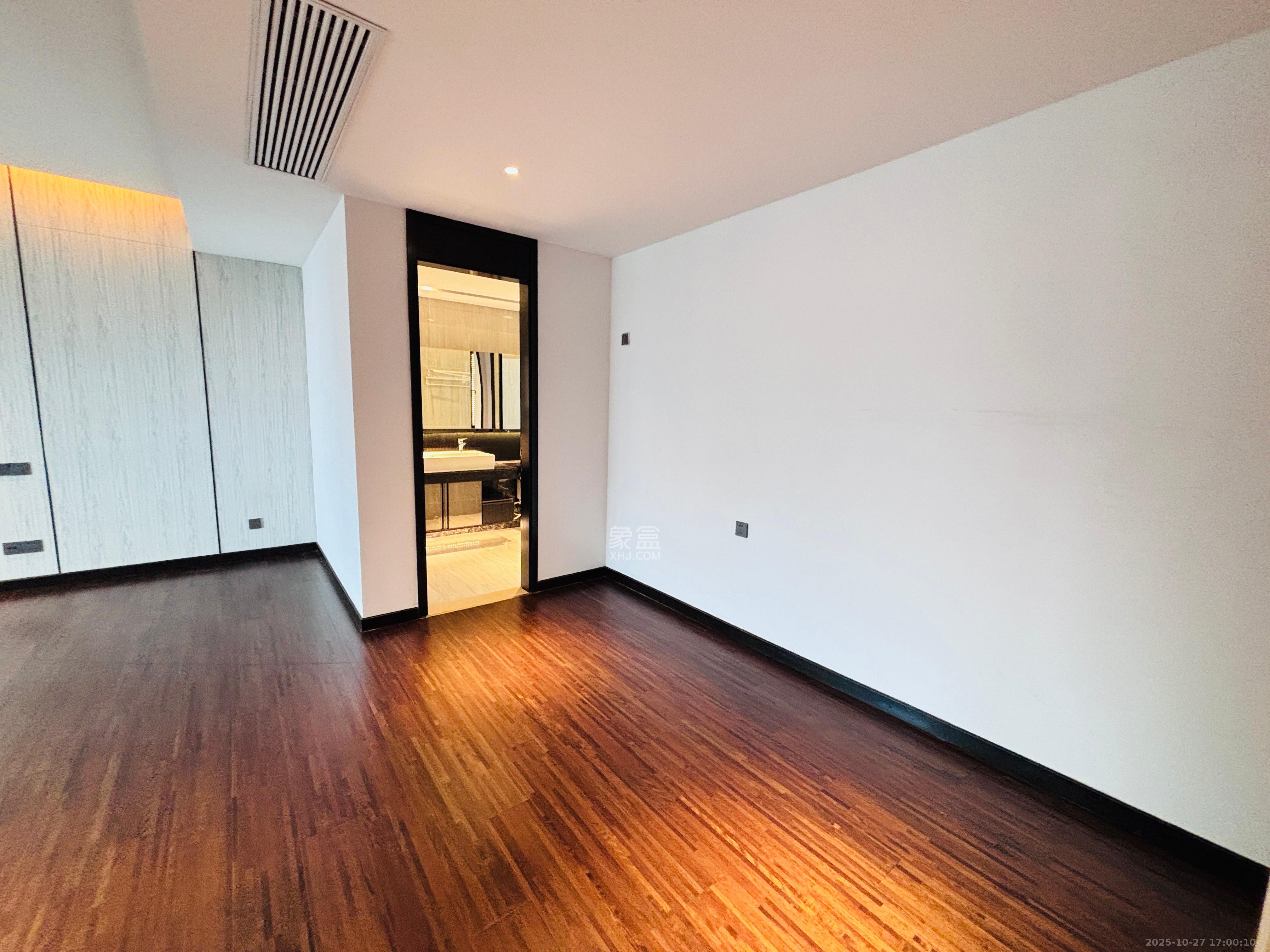 珠江颐德公馆  4室2厅3卫    8500.0元/月室内图