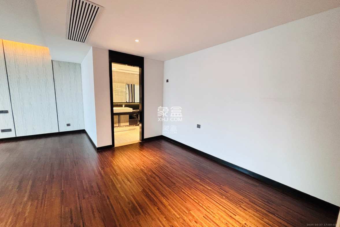 珠江颐德公馆 4室2厅3卫 8500.0元/月 珠江颐德公馆 4室2厅3卫 8500.0元/月室内图