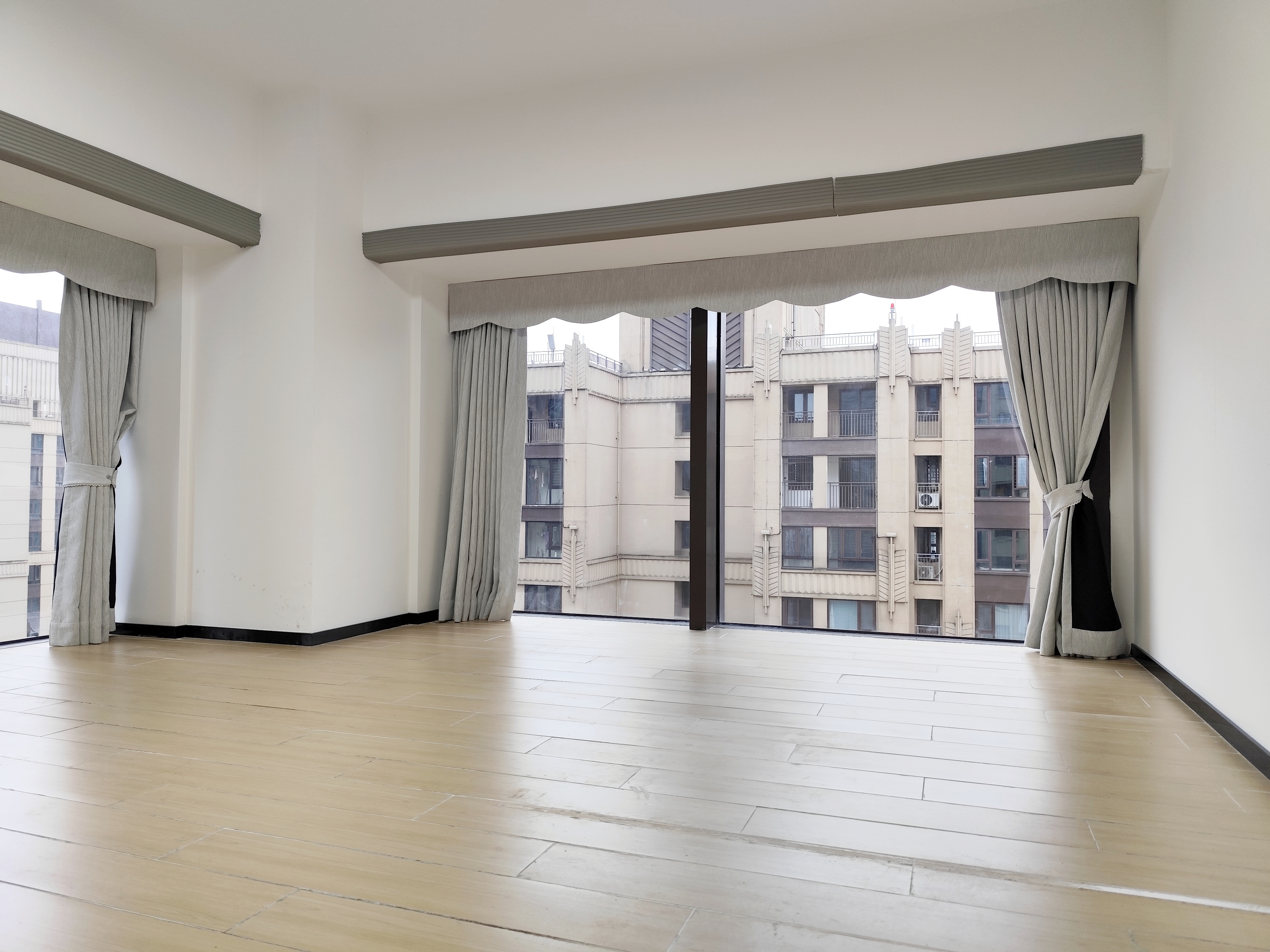 海航豪庭南苑  2室2厅2卫    4500.0元/月室内图