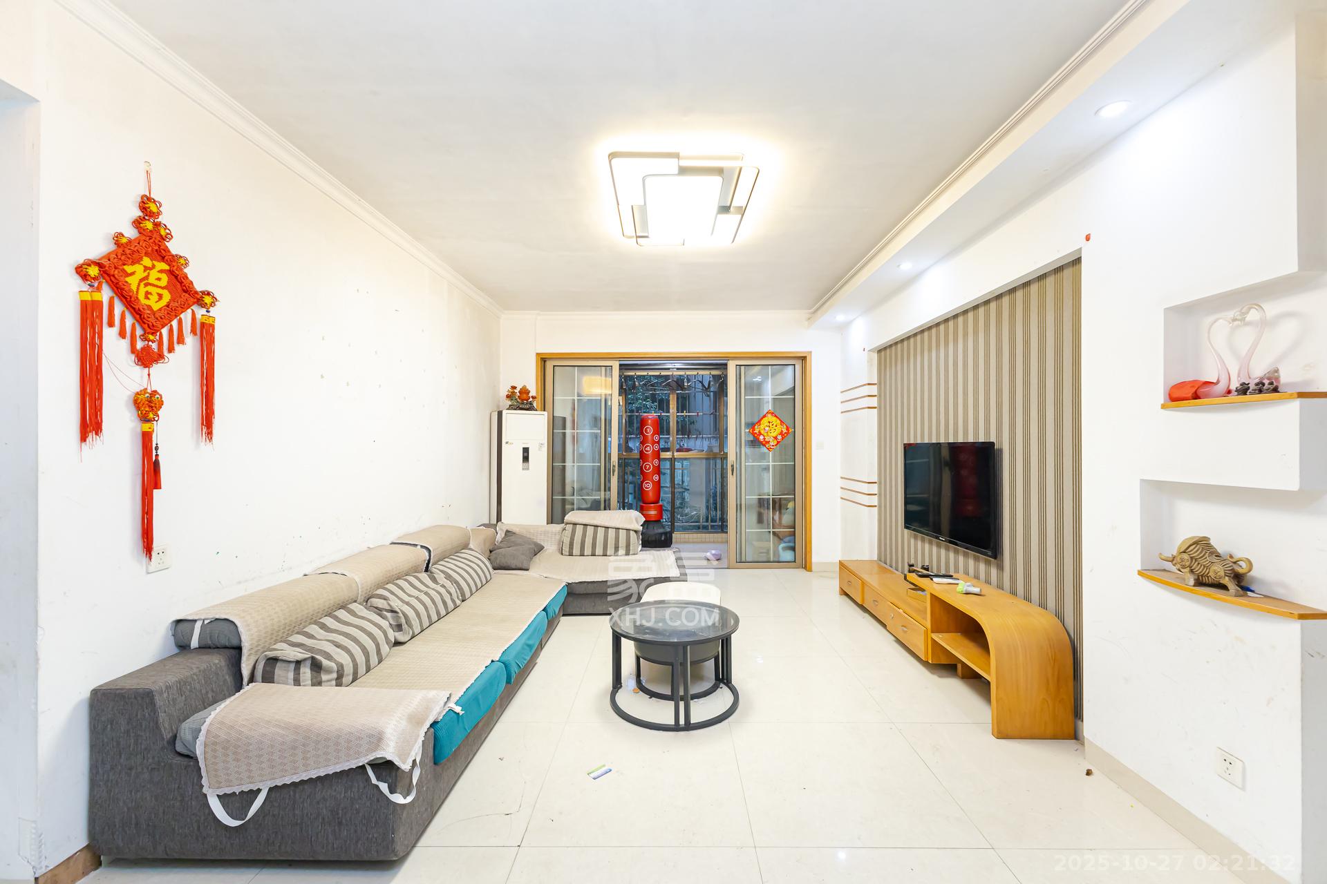 长沙玫瑰园 1室2厅2卫 65.0万 长沙玫瑰园 1室2厅2卫 65.0万客厅