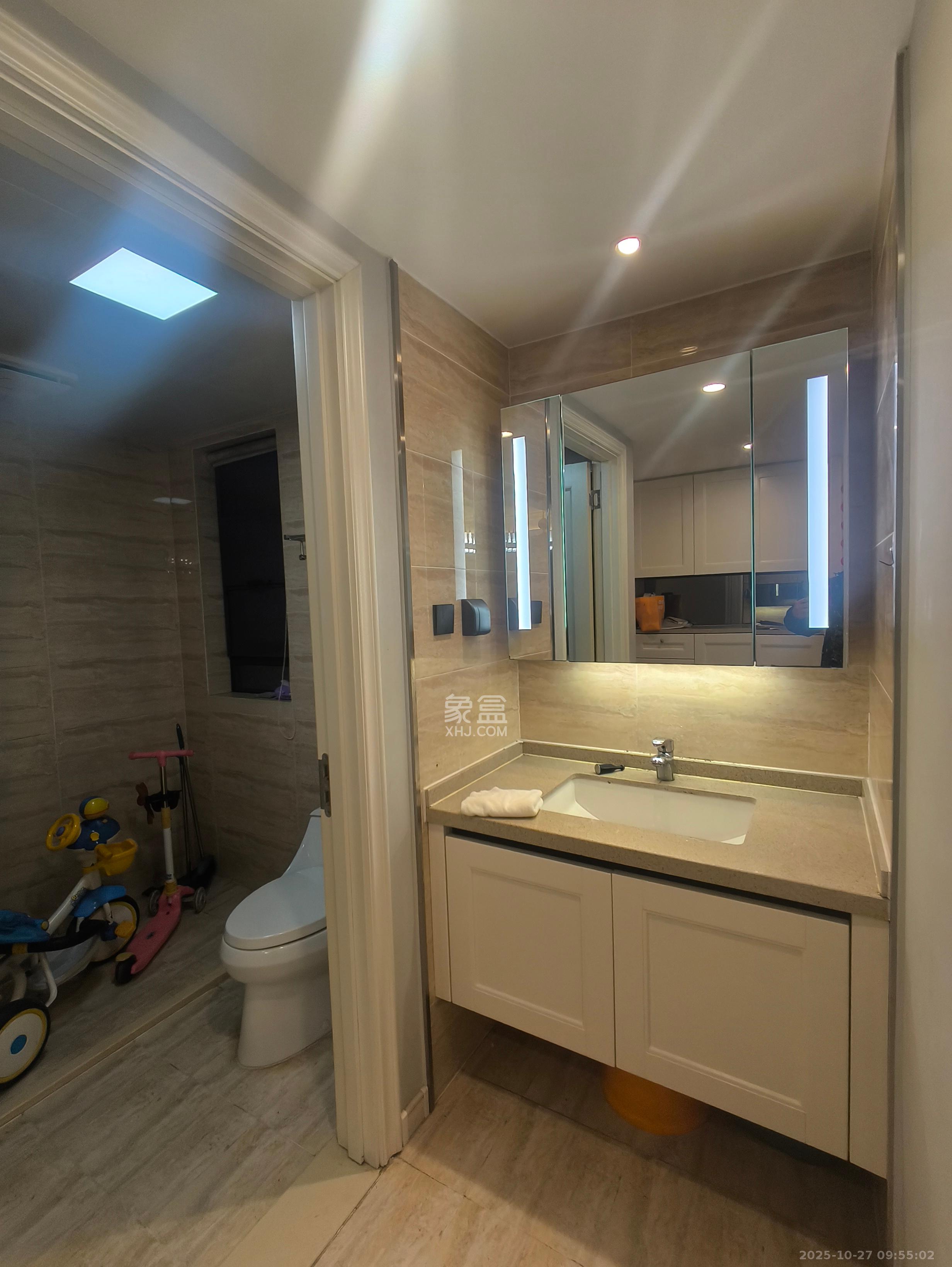 万科魅力之城锋镜里  4室2厅2卫    3400.0元/月室内图