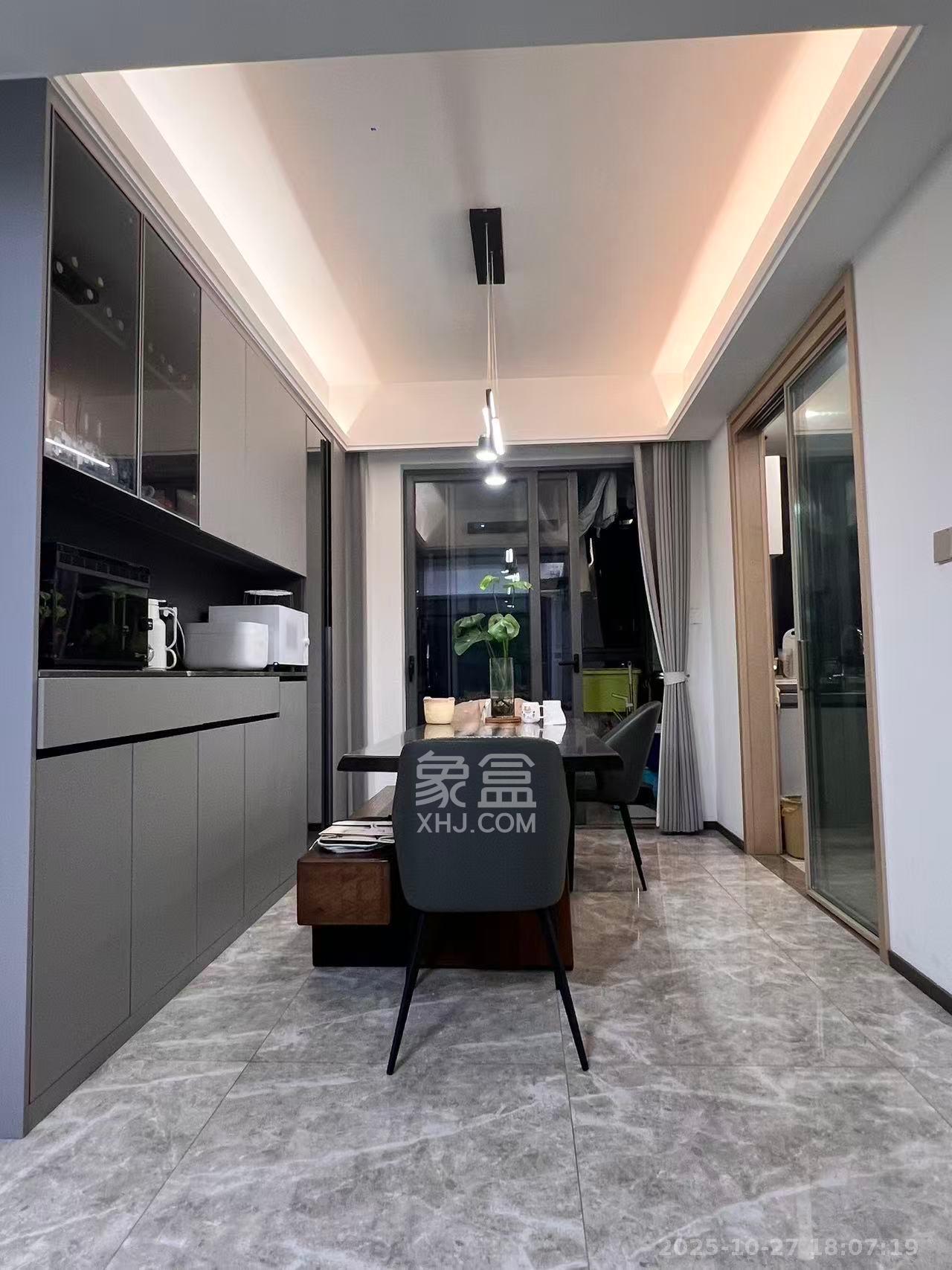 复地滨江金融中心  4室2厅2卫    6000.0元/月 复地滨江金融中心  4室2厅2卫    6000.0元/月室内图