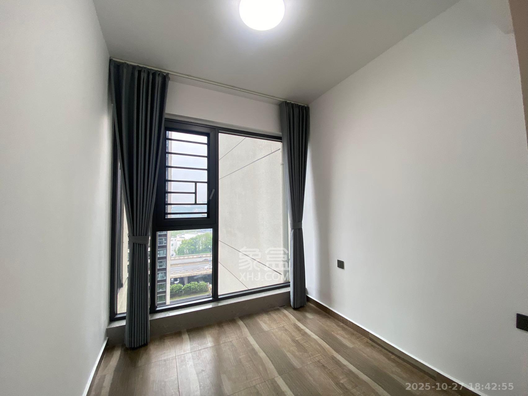 绿地V岛  4室2厅2卫    4500.0元/月 绿地V岛  4室2厅2卫    4500.0元/月室内图