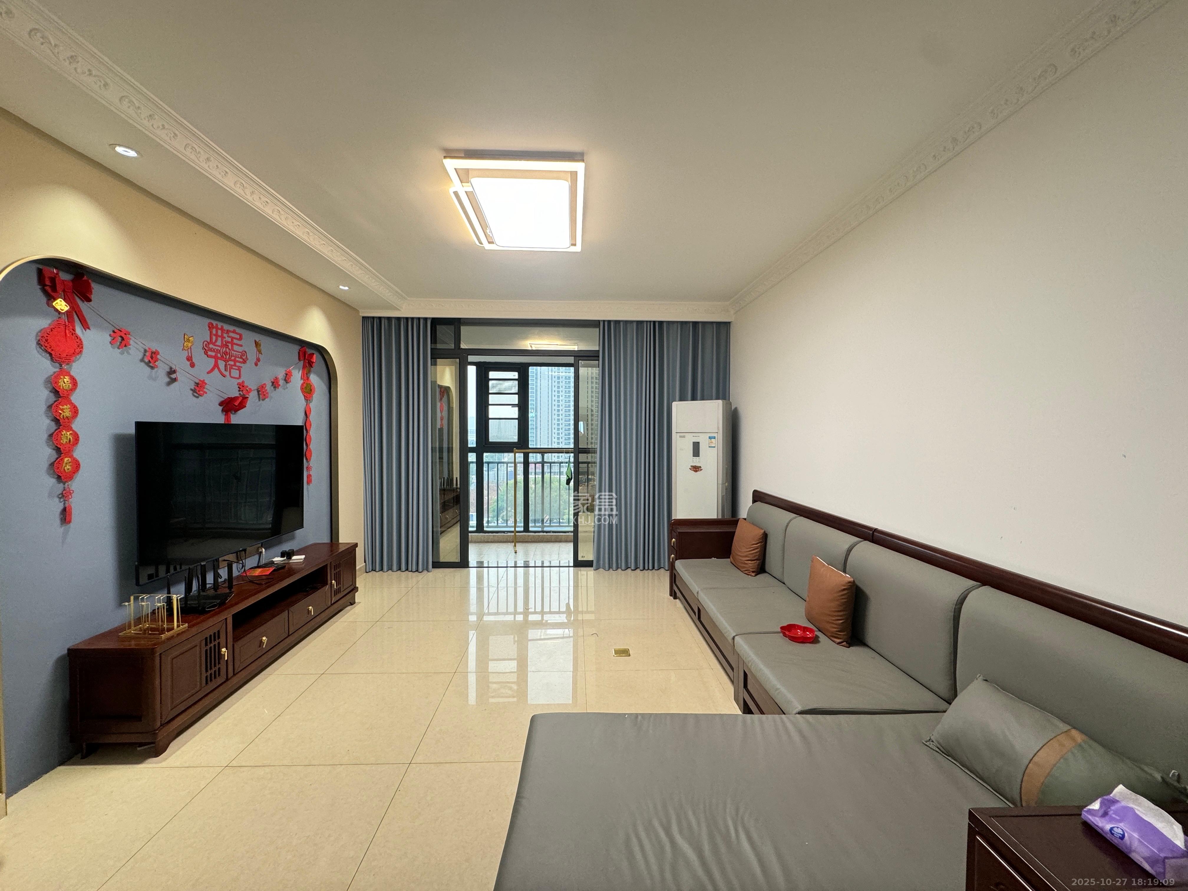 东岸城邦  4室2厅2卫    2700.0元/月 东岸城邦  4室2厅2卫    2700.0元/月