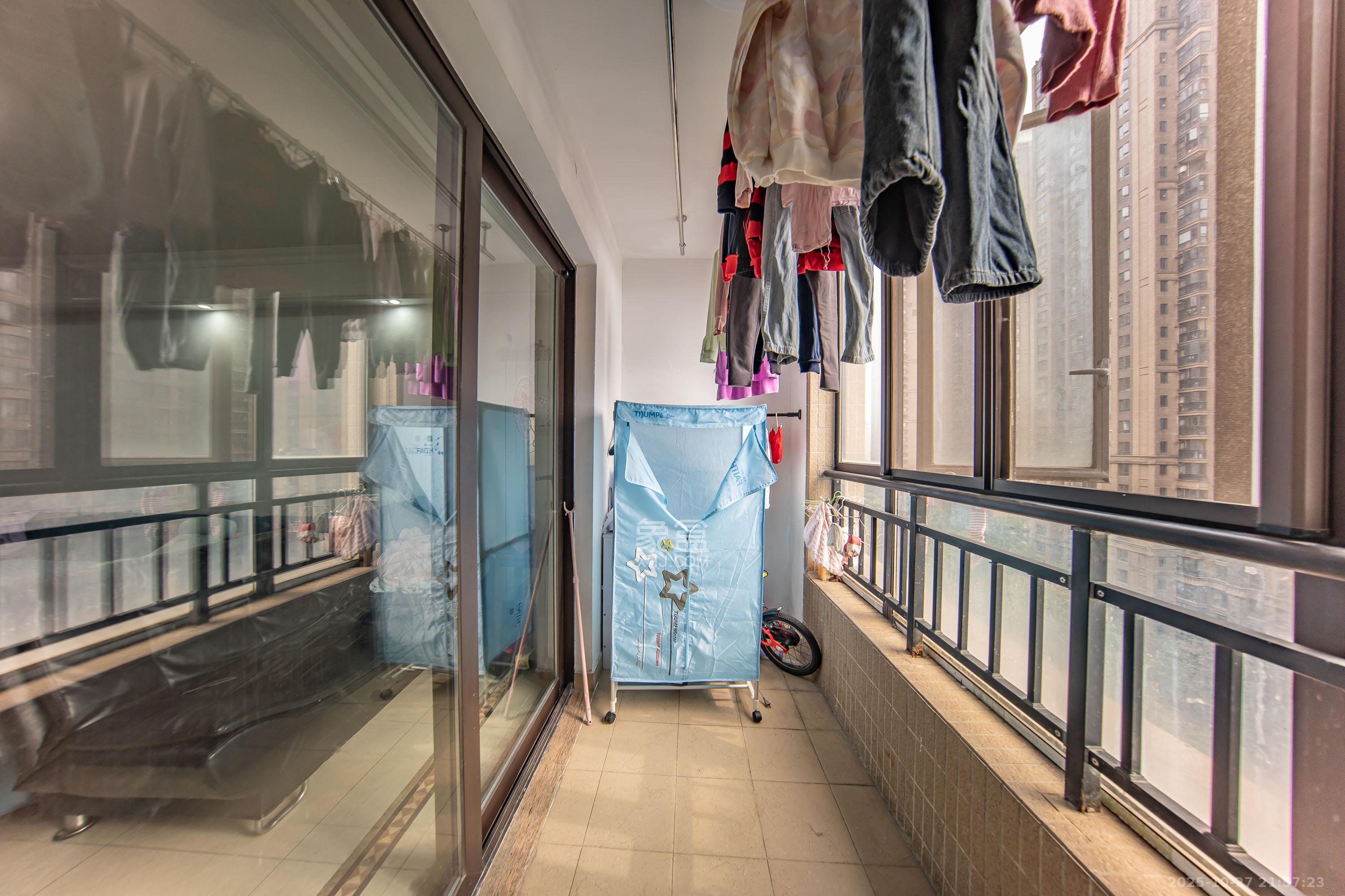 中海国际一期 3室2厅1卫 68.0万 中海国际一期 3室2厅1卫 68.0万阳台