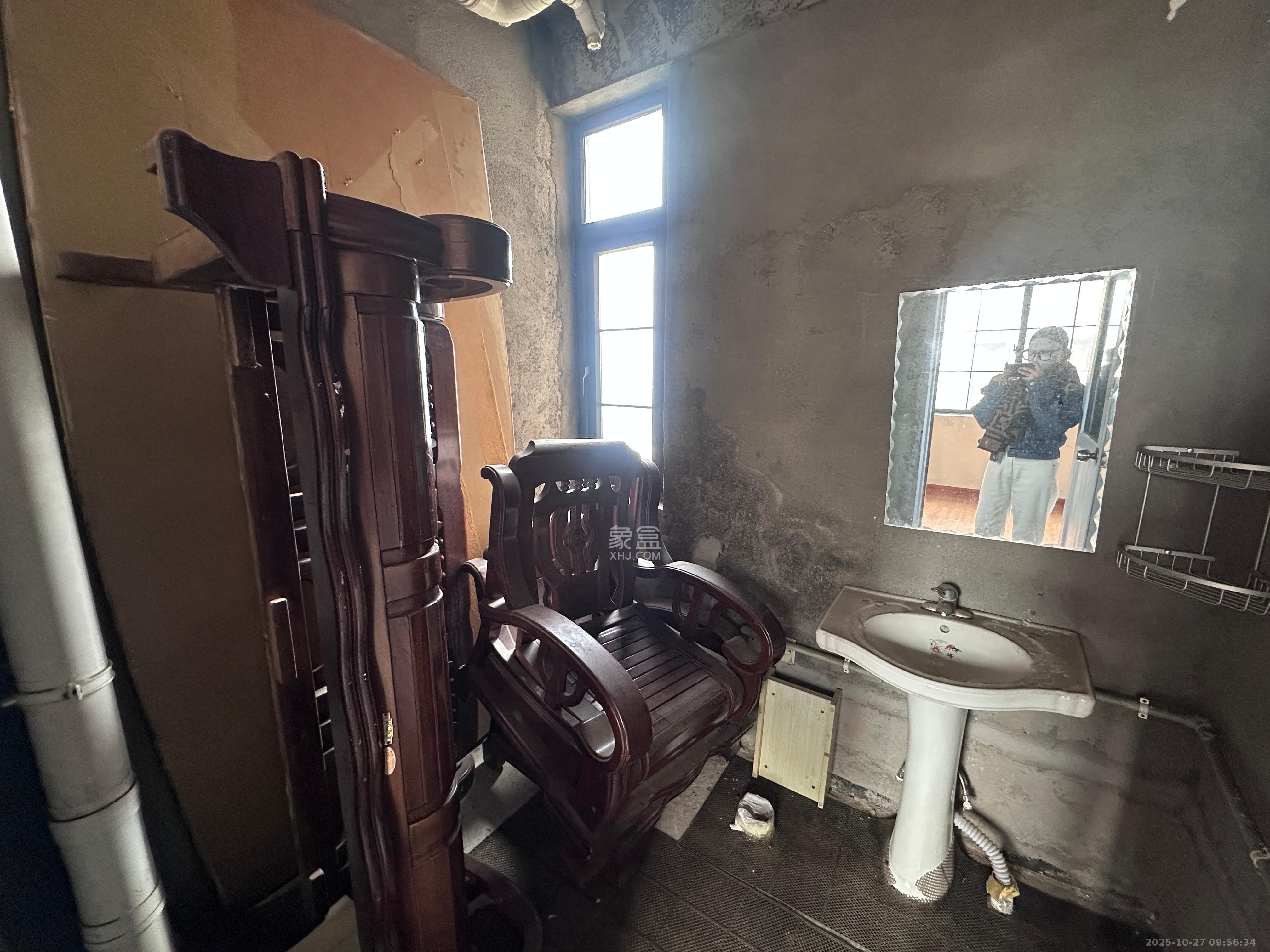 沁园春御院  3室2厅2卫    2500.0元/月 沁园春御院  3室2厅2卫    2500.0元/月室内图