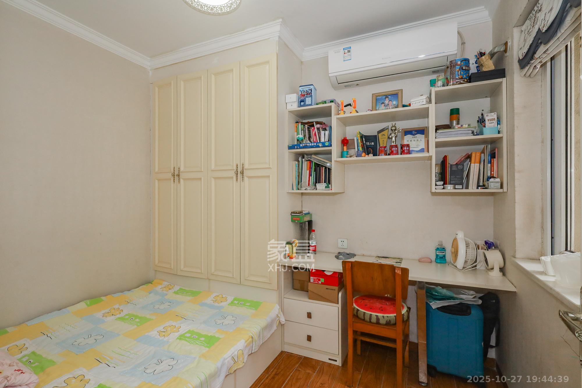 当代滨江MOMA  3室2厅1卫    120.0万卧室