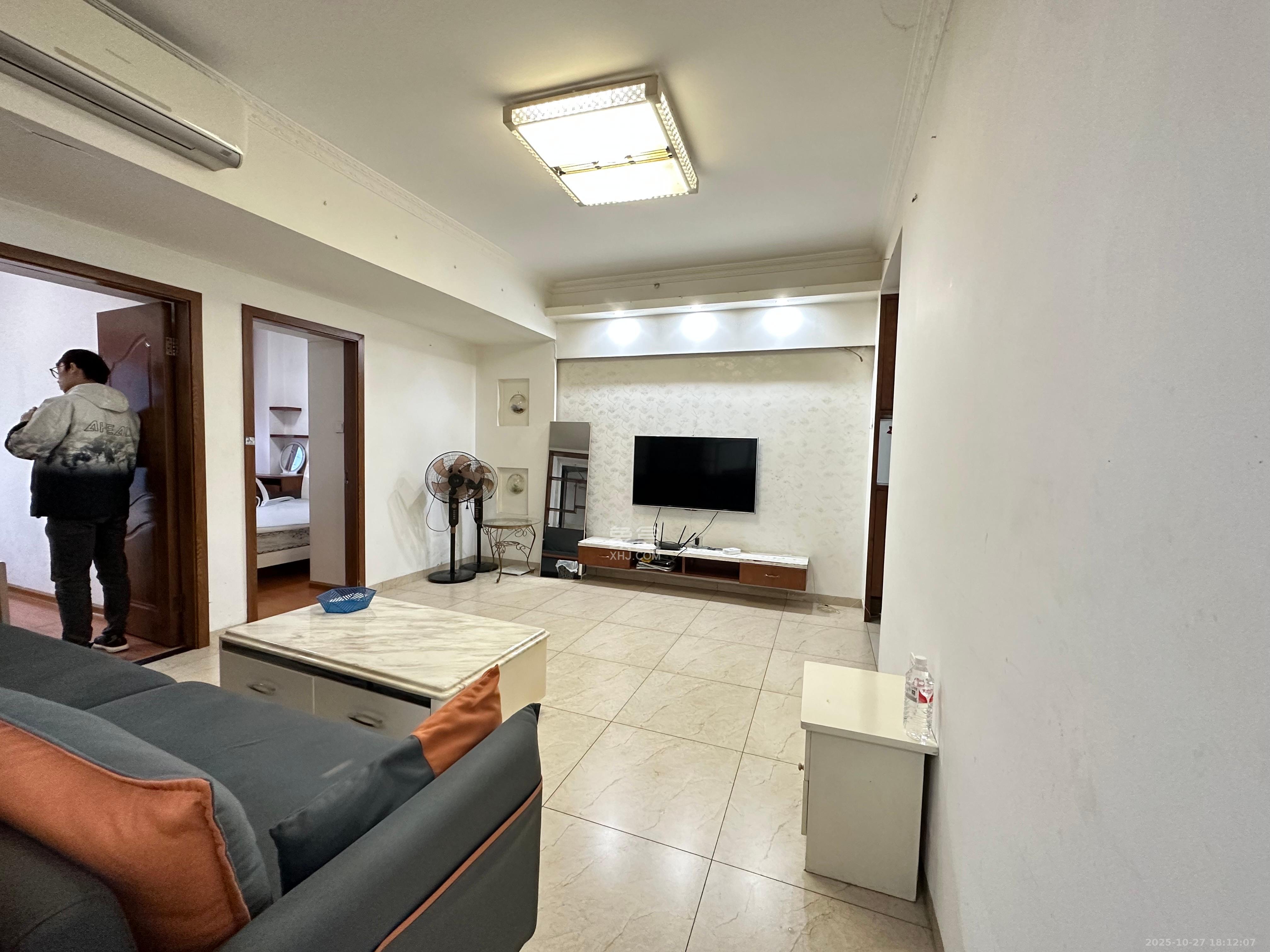 东怡外国（南湖一号)  2室1厅1卫    2700.0元/月室内图