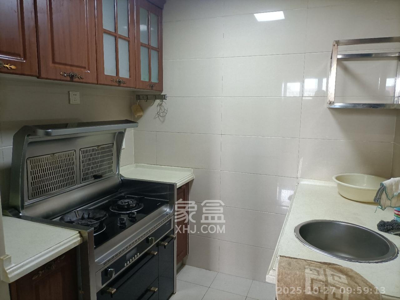 公园9号  2室1厅1卫    2600.0元/月室内图