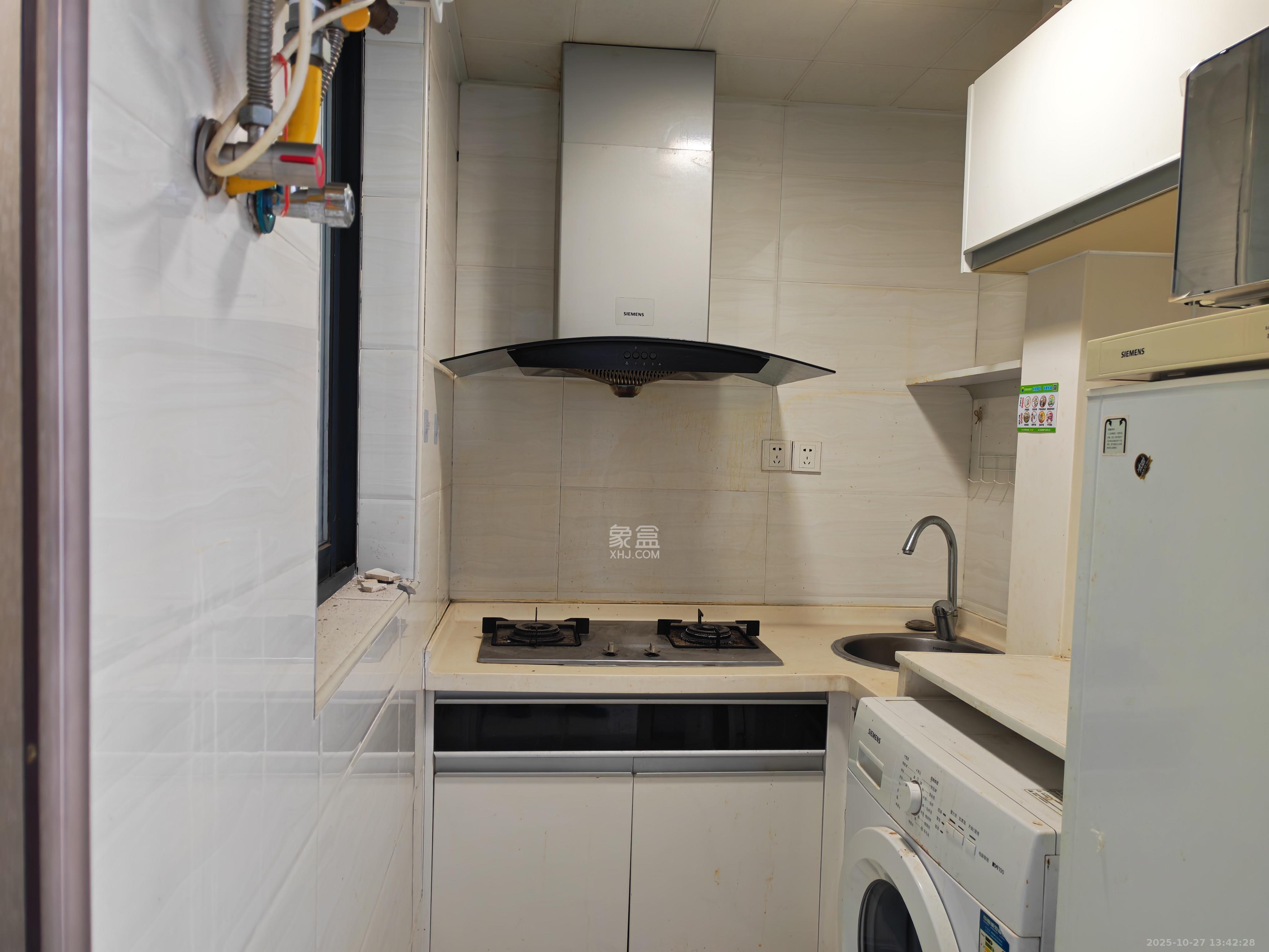 壹号公馆  2室1厅1卫    3500.0元/月室内图