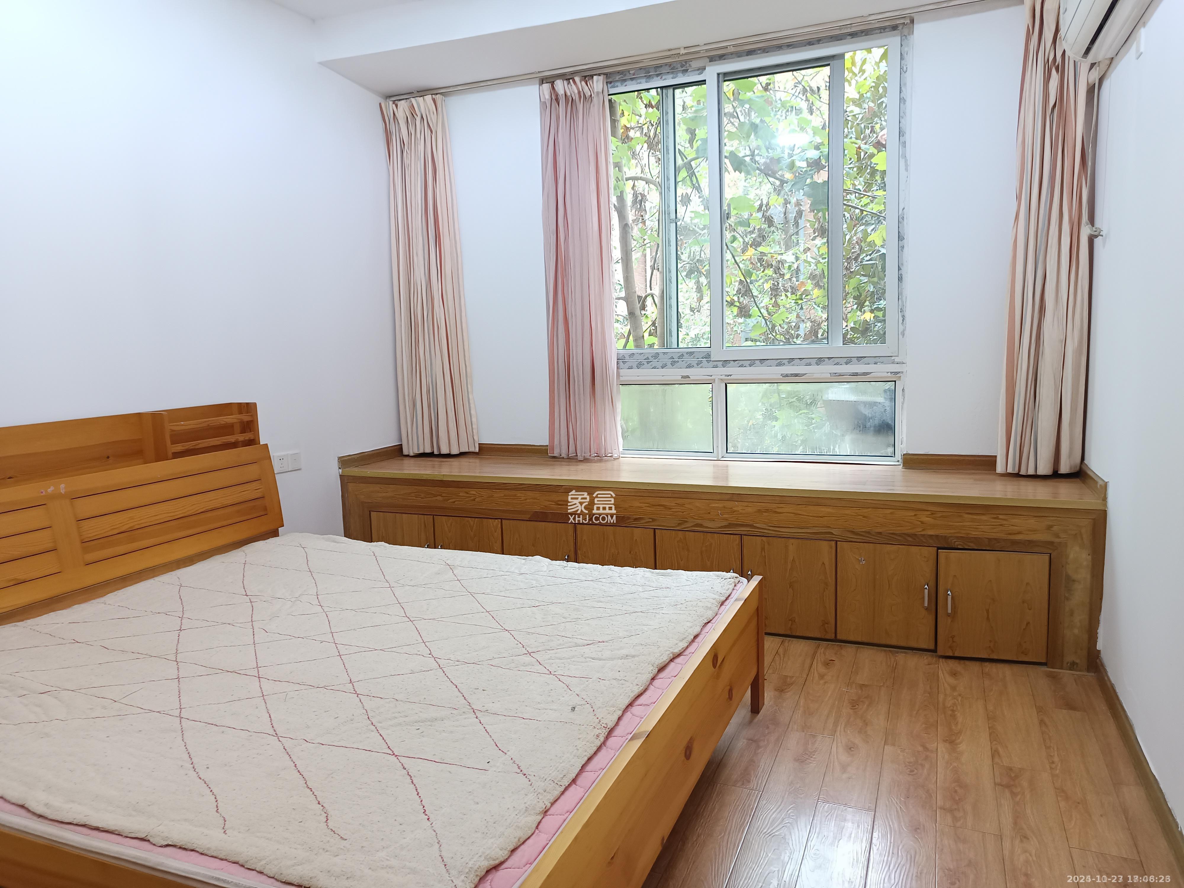 山水湾  3室2厅1卫    1800.0元/月室内图