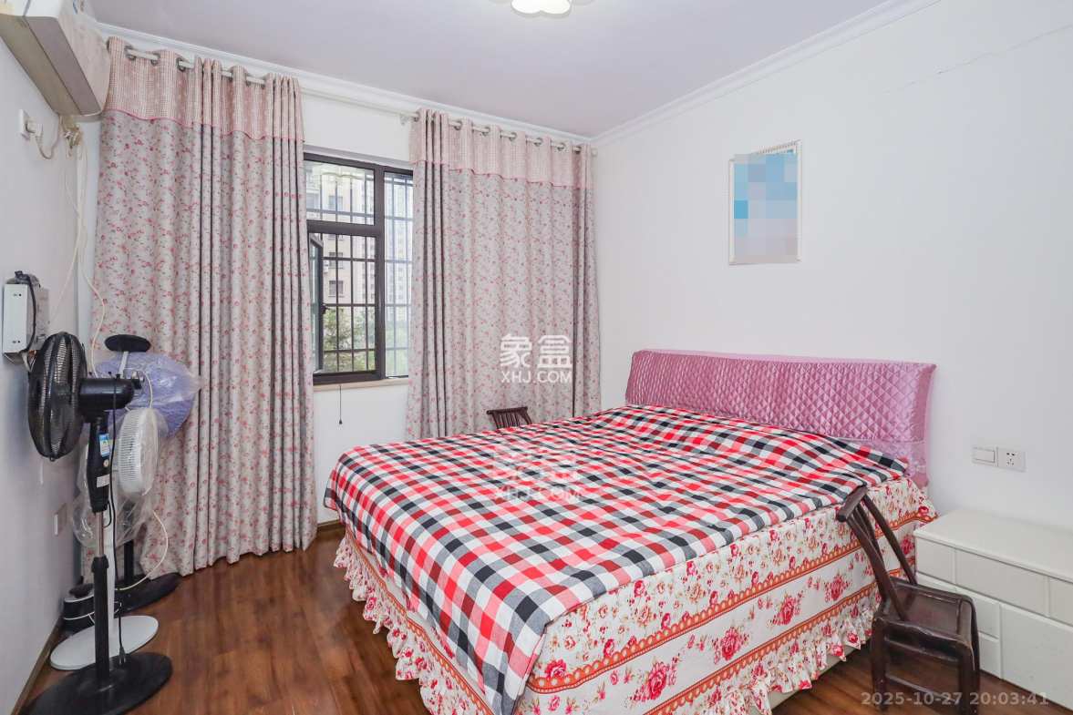 阳光丽城一期 4室2厅2卫 158.0万 阳光丽城一期 4室2厅2卫 158.0万卧室