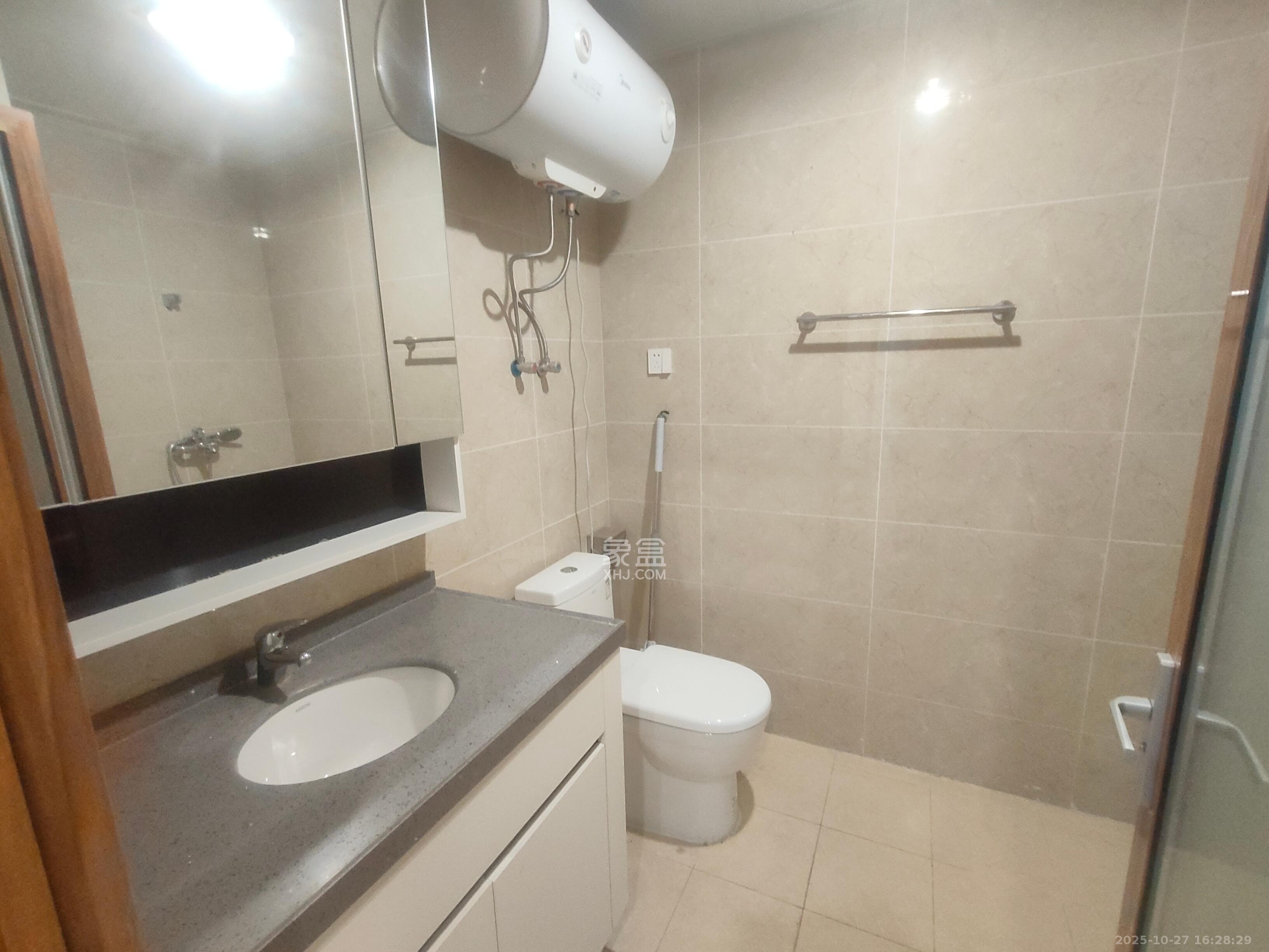 荣泰广场 1室1厅1卫 1500.0元/月 荣泰广场 1室1厅1卫 1500.0元/月室内图