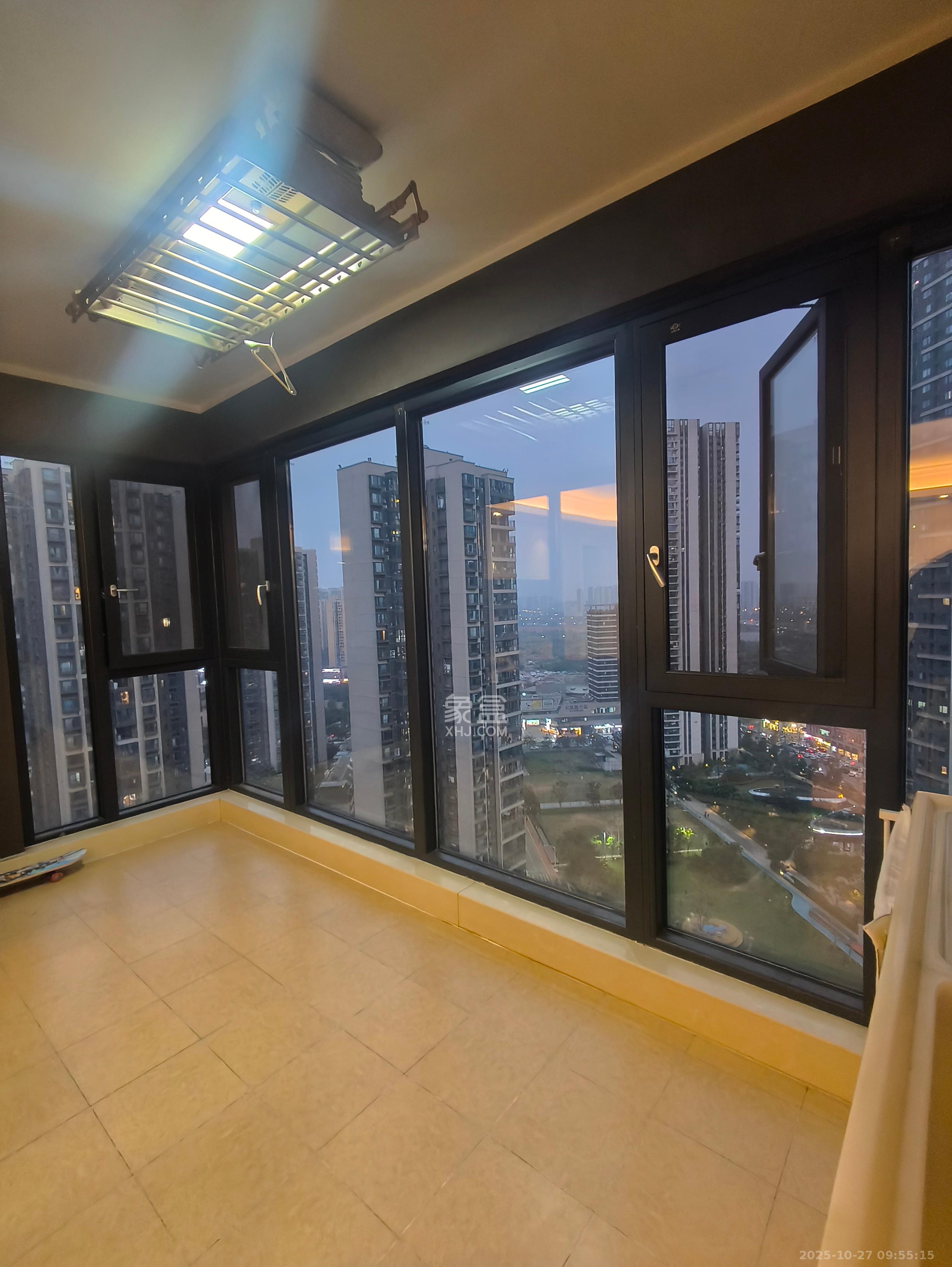 万科魅力之城锋镜里  4室2厅2卫    3400.0元/月室内图