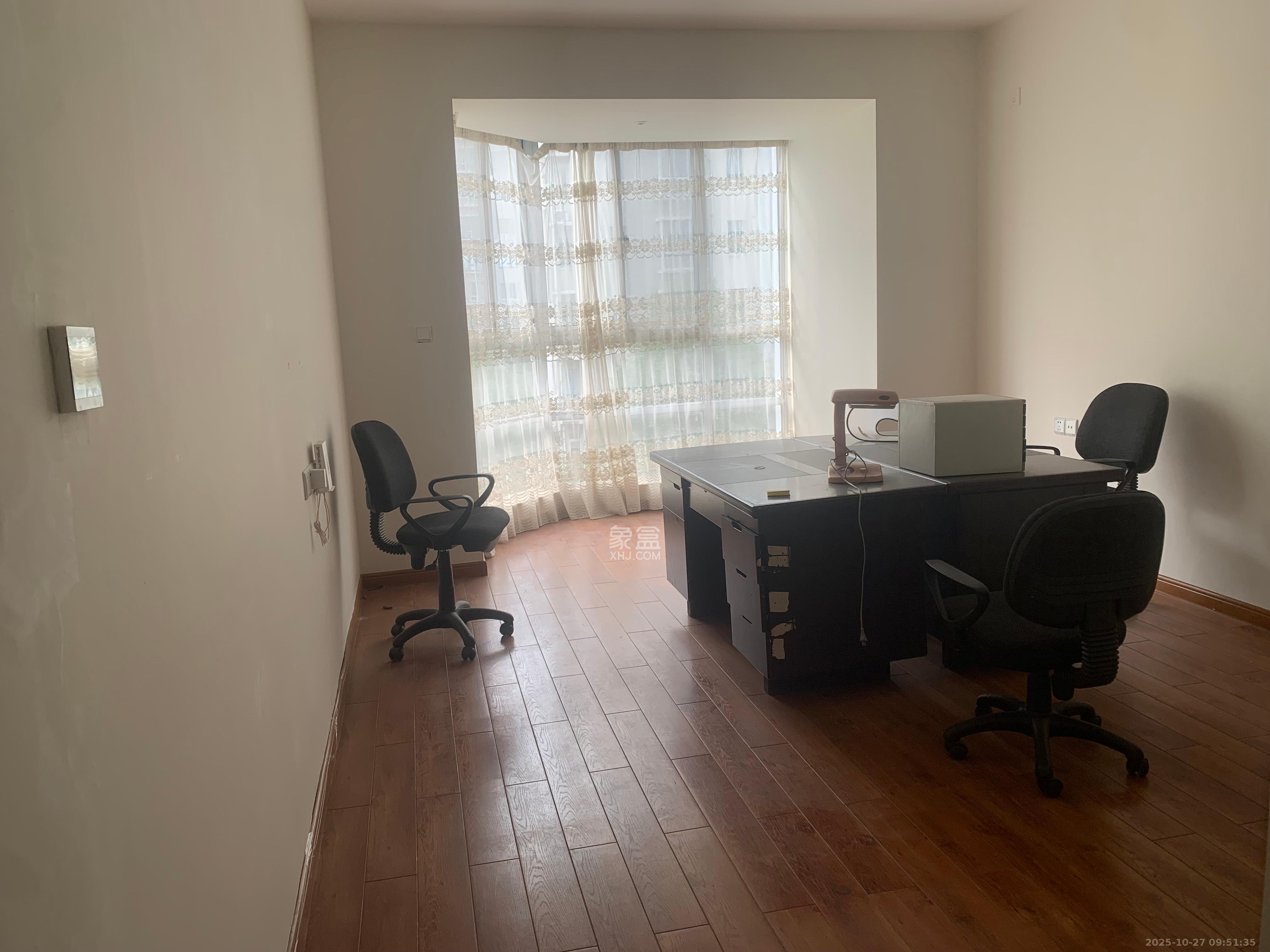 佳馨园 5室2厅2卫 4600.0元/月 佳馨园 5室2厅2卫 4600.0元/月室内图