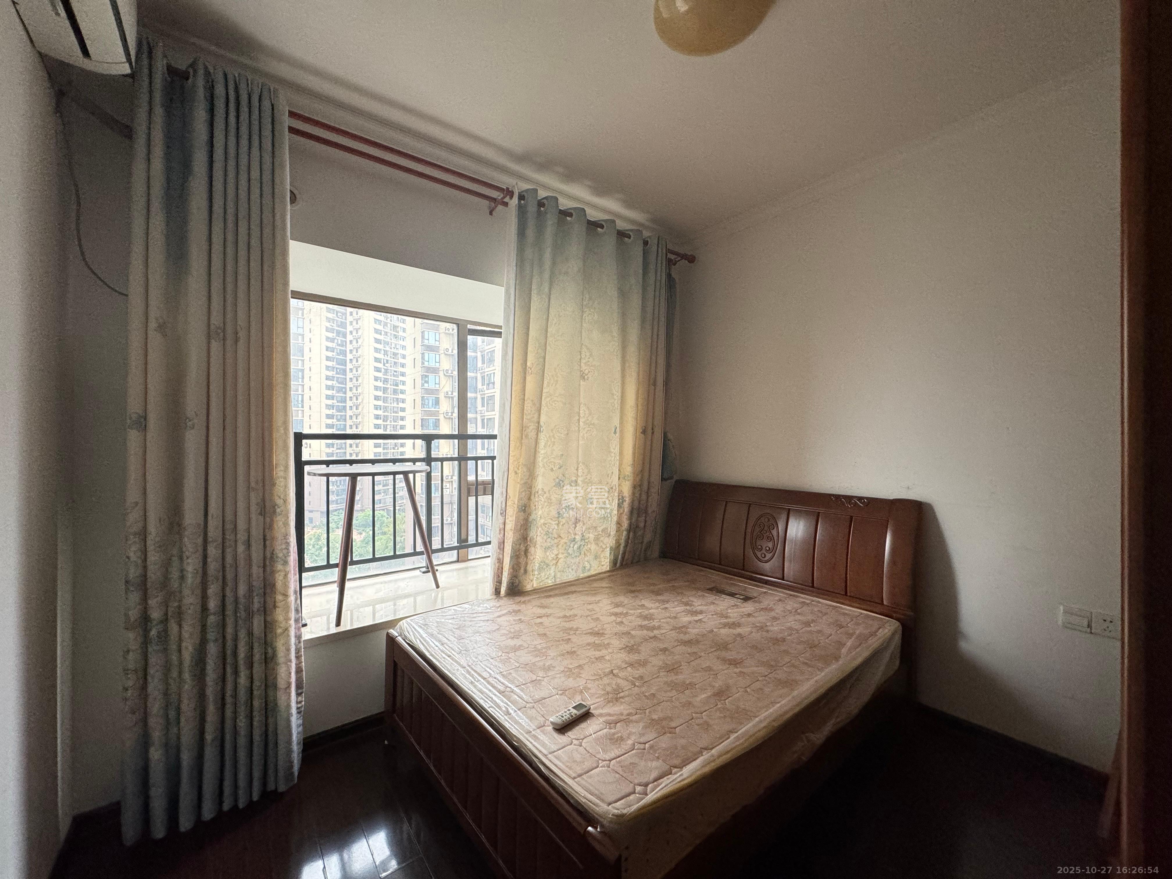 江山帝景哈佛  3室2厅2卫    2000.0元/月室内图