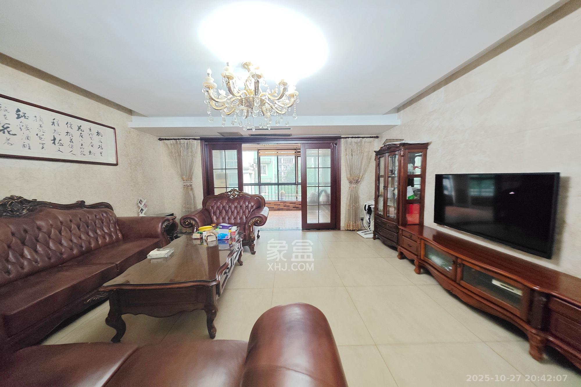 佳润新城（佳润新都）  4室2厅2卫    175.0万客厅