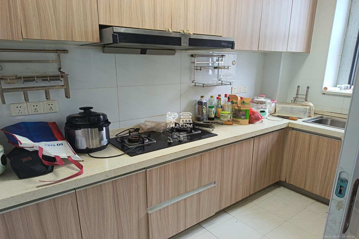 万坤图财富广场  3室2厅1卫    6000.0元/月 万坤图财富广场  3室2厅1卫    6000.0元/月室内图