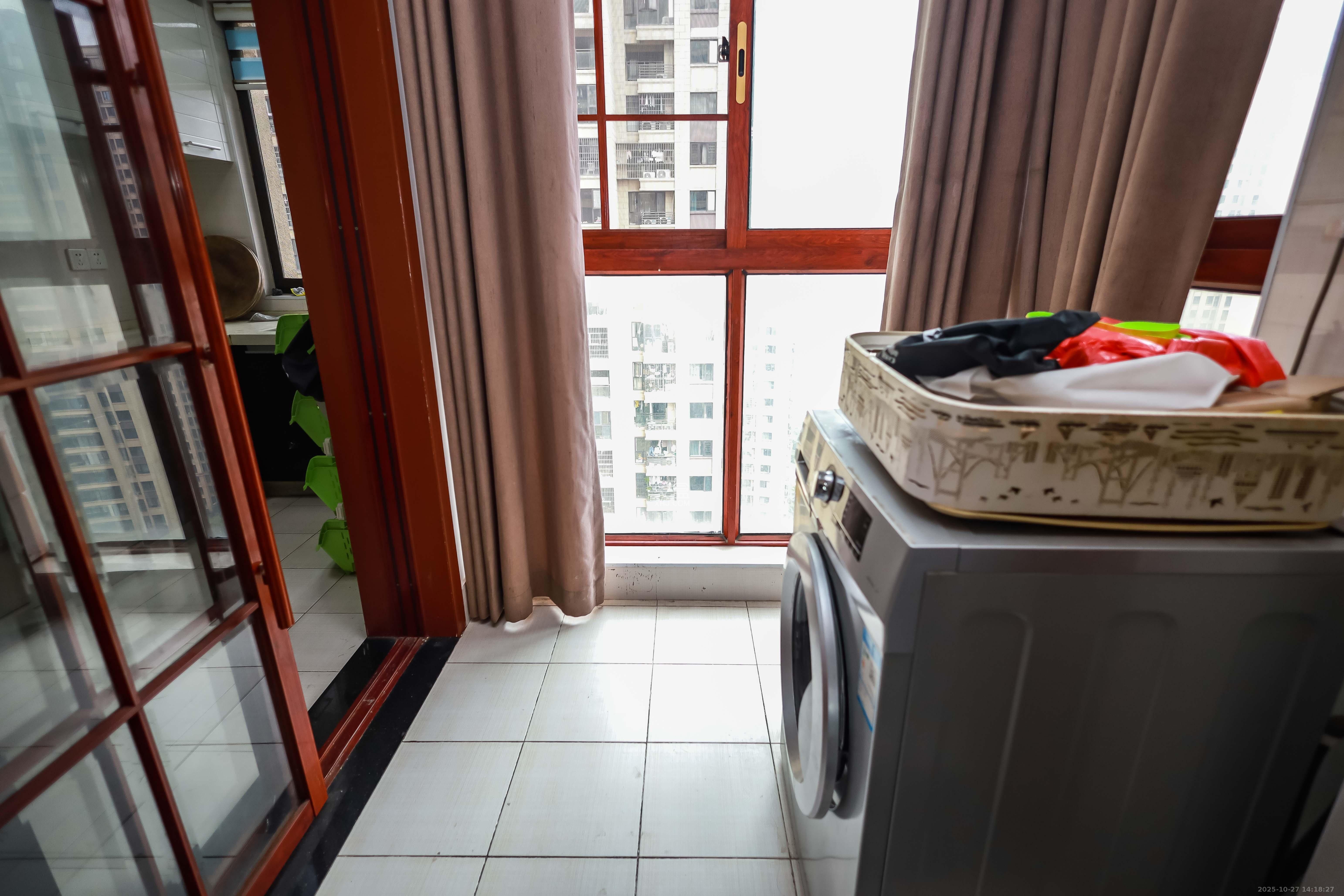 奥克斯缔壹城  3室2厅2卫    115.0万 奥克斯缔壹城  3室2厅2卫    115.0万阳台