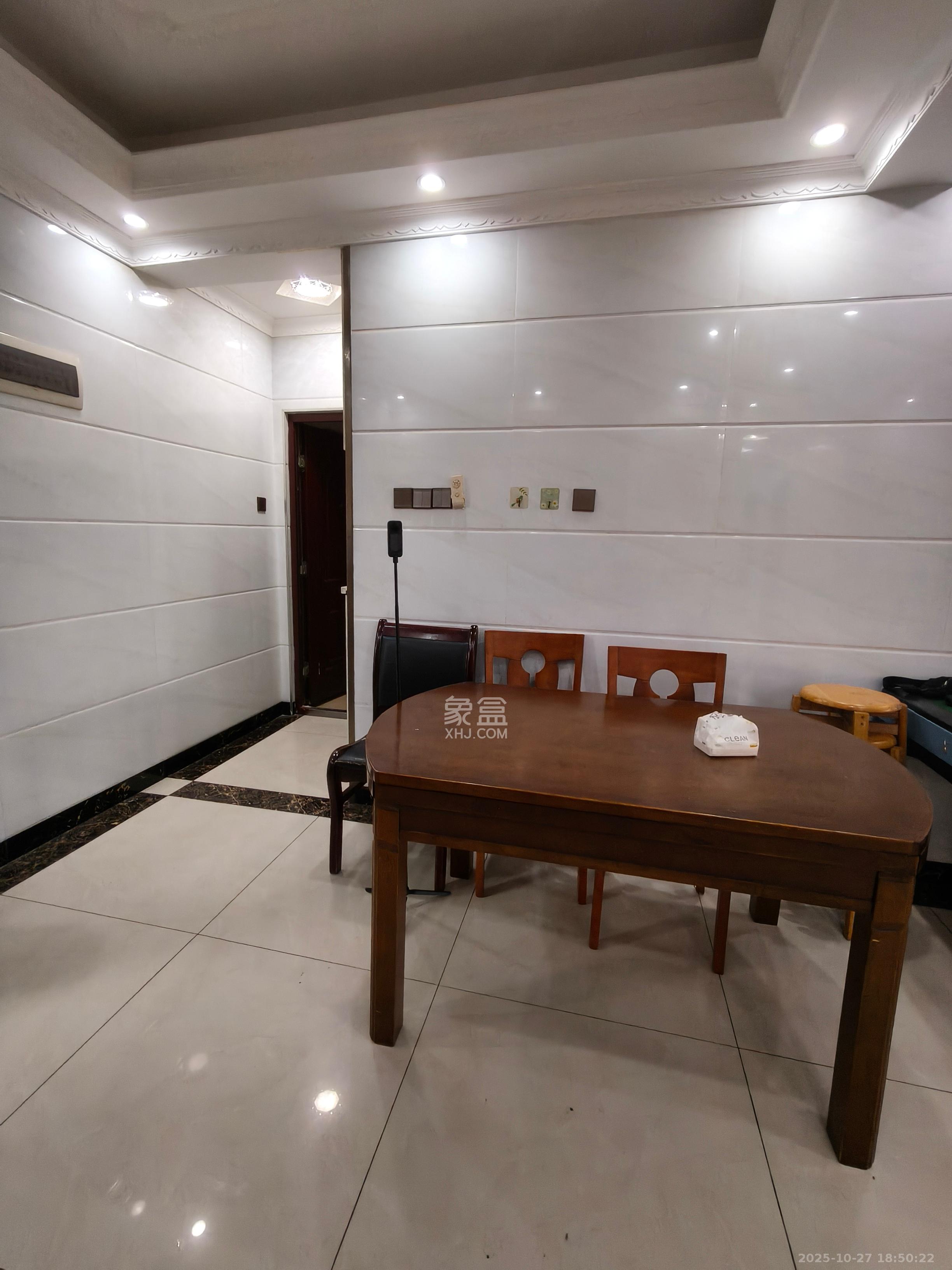 星城新宇黎锦苑 3室2厅2卫 2600.0元/月 星城新宇黎锦苑 3室2厅2卫 2600.0元/月室内图