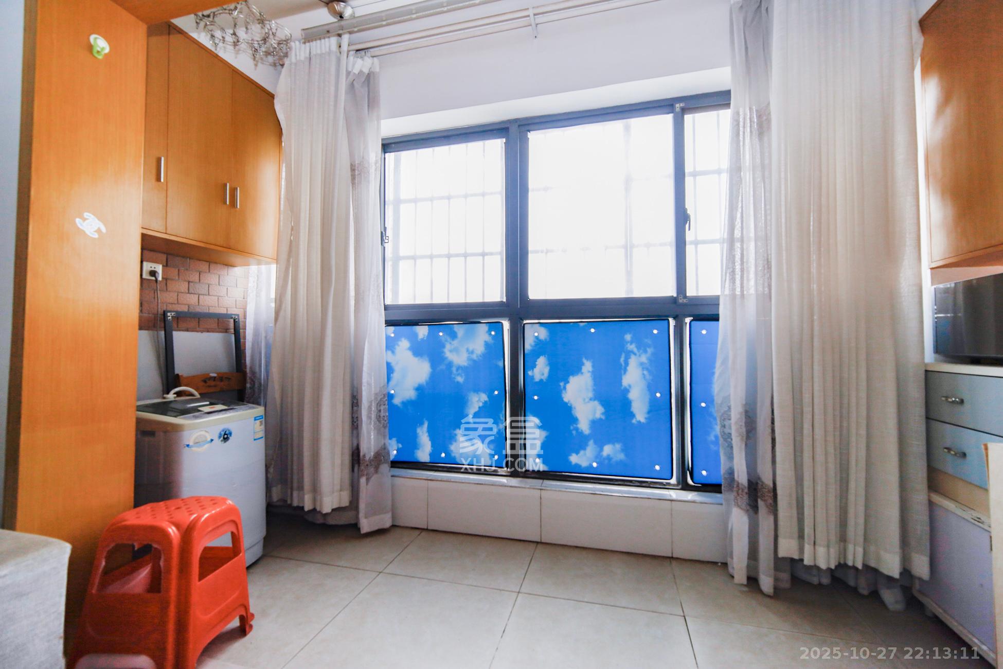 上海城小区  2室2厅1卫    58.8万阳台