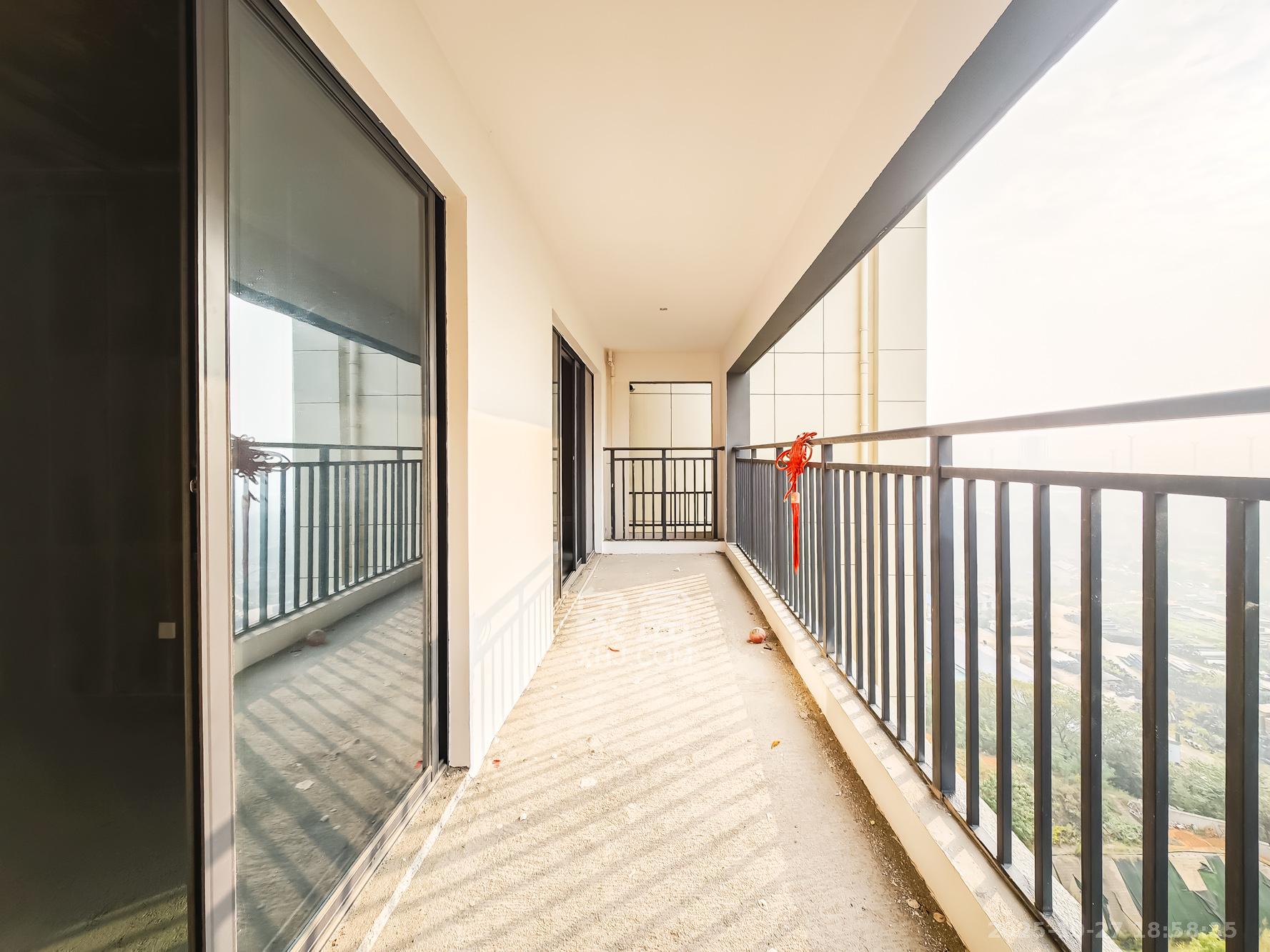 国欣向荣广场  4室2厅2卫    110.0万阳台