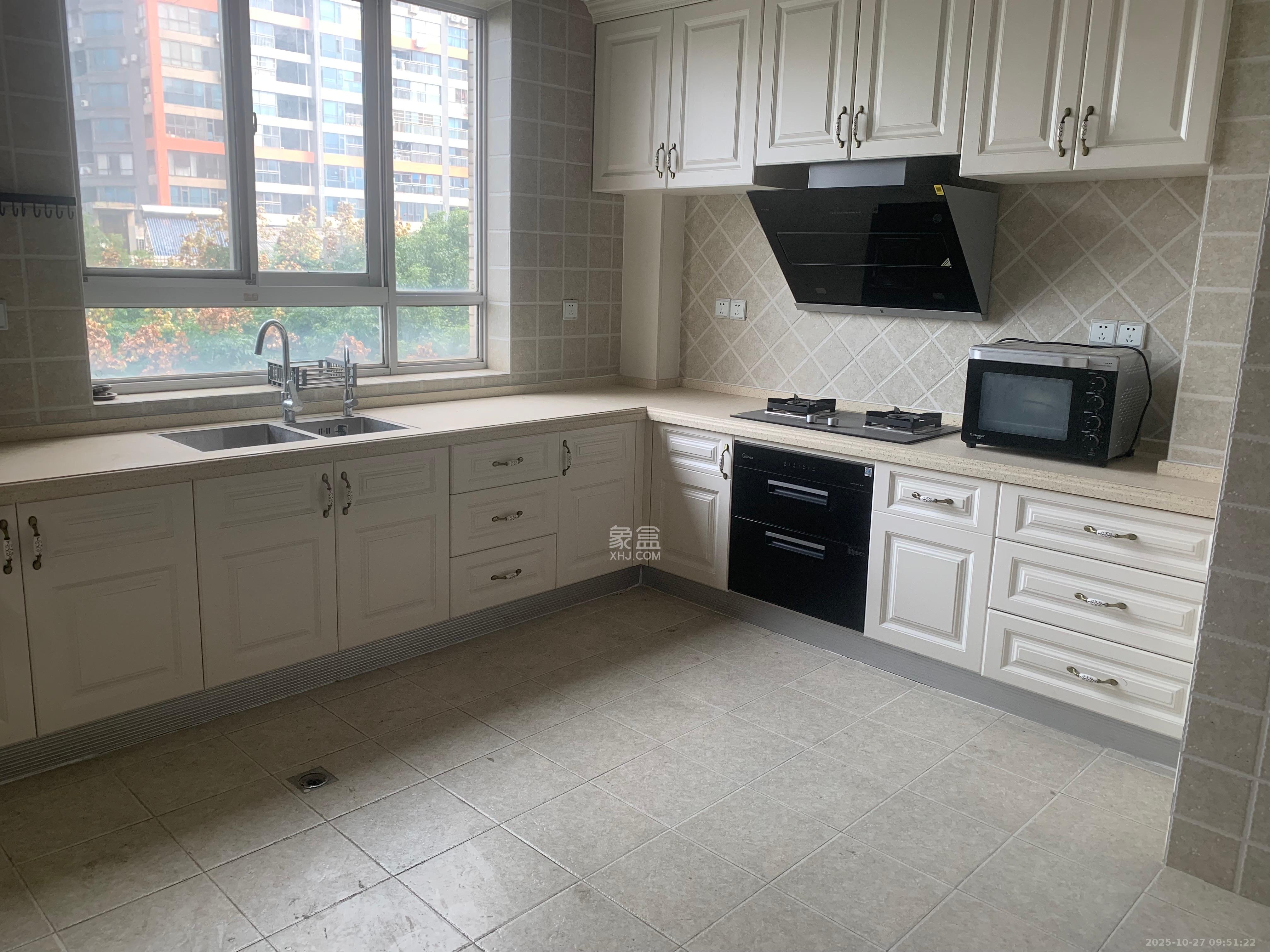 佳馨园 5室2厅2卫 4600.0元/月 佳馨园 5室2厅2卫 4600.0元/月室内图