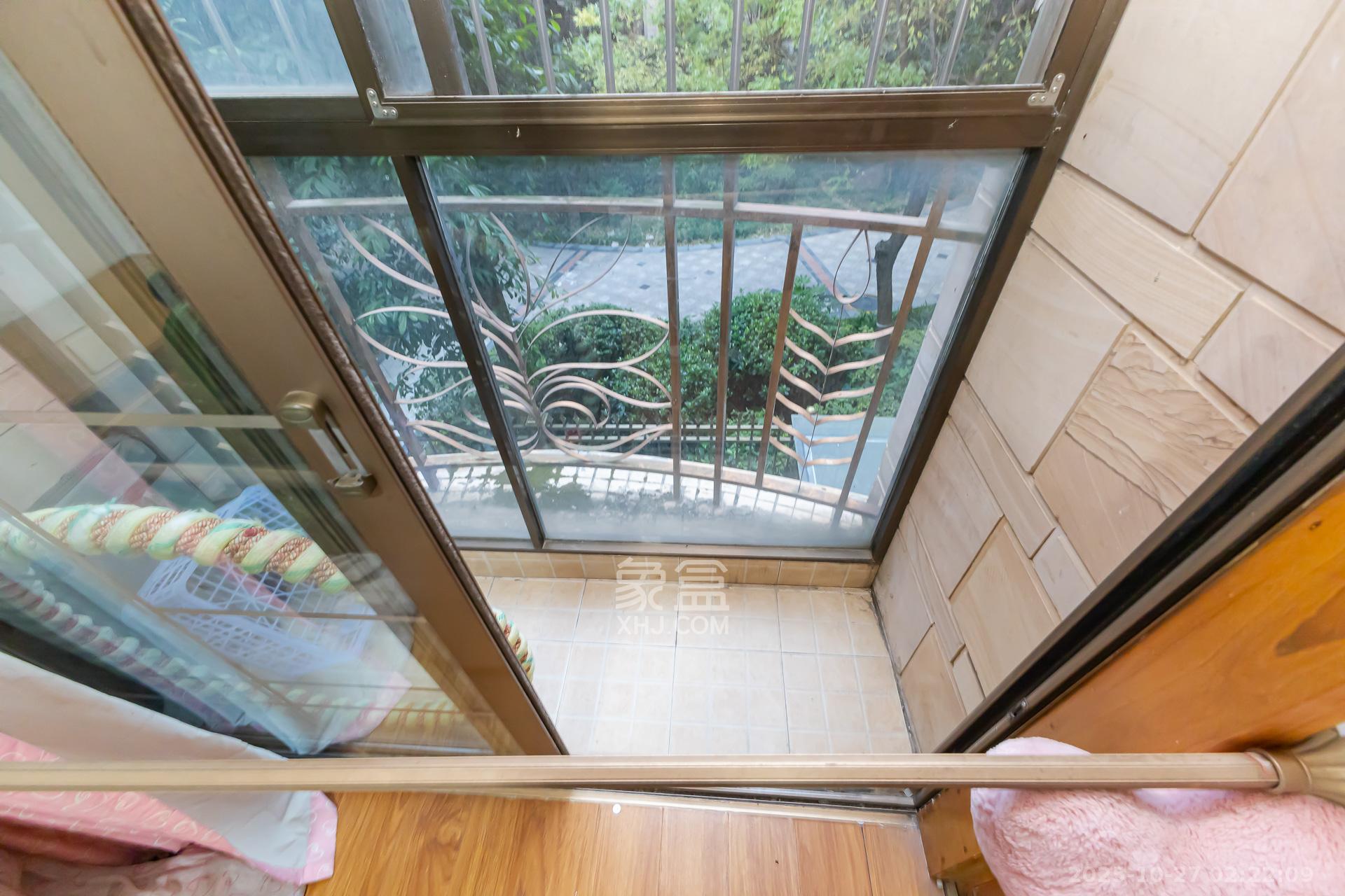 长沙玫瑰园 1室2厅2卫 65.0万 长沙玫瑰园 1室2厅2卫 65.0万阳台