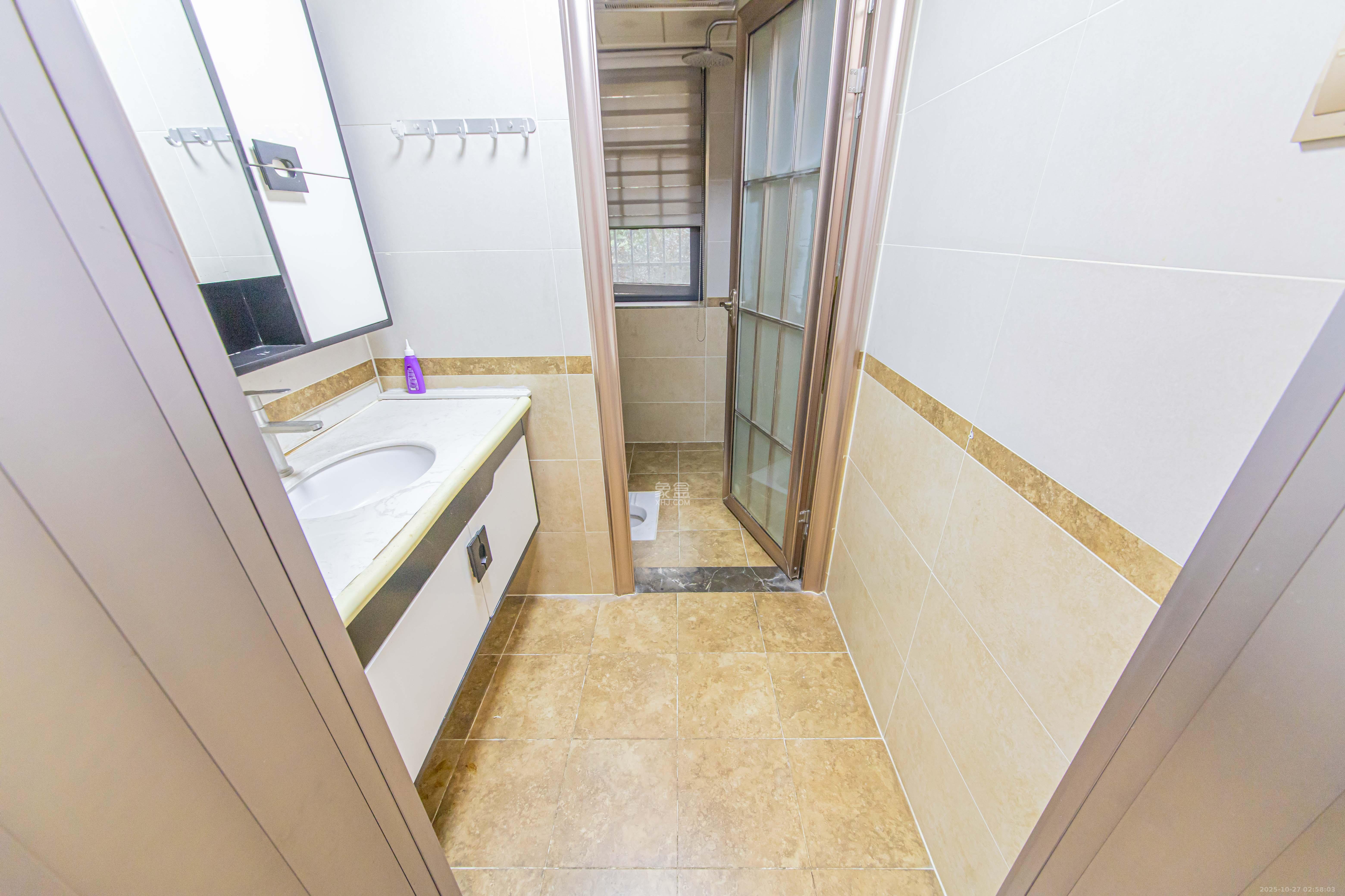 中建芙蓉嘉苑 3室2厅2卫 130.0万 中建芙蓉嘉苑 3室2厅2卫 130.0万卫生间