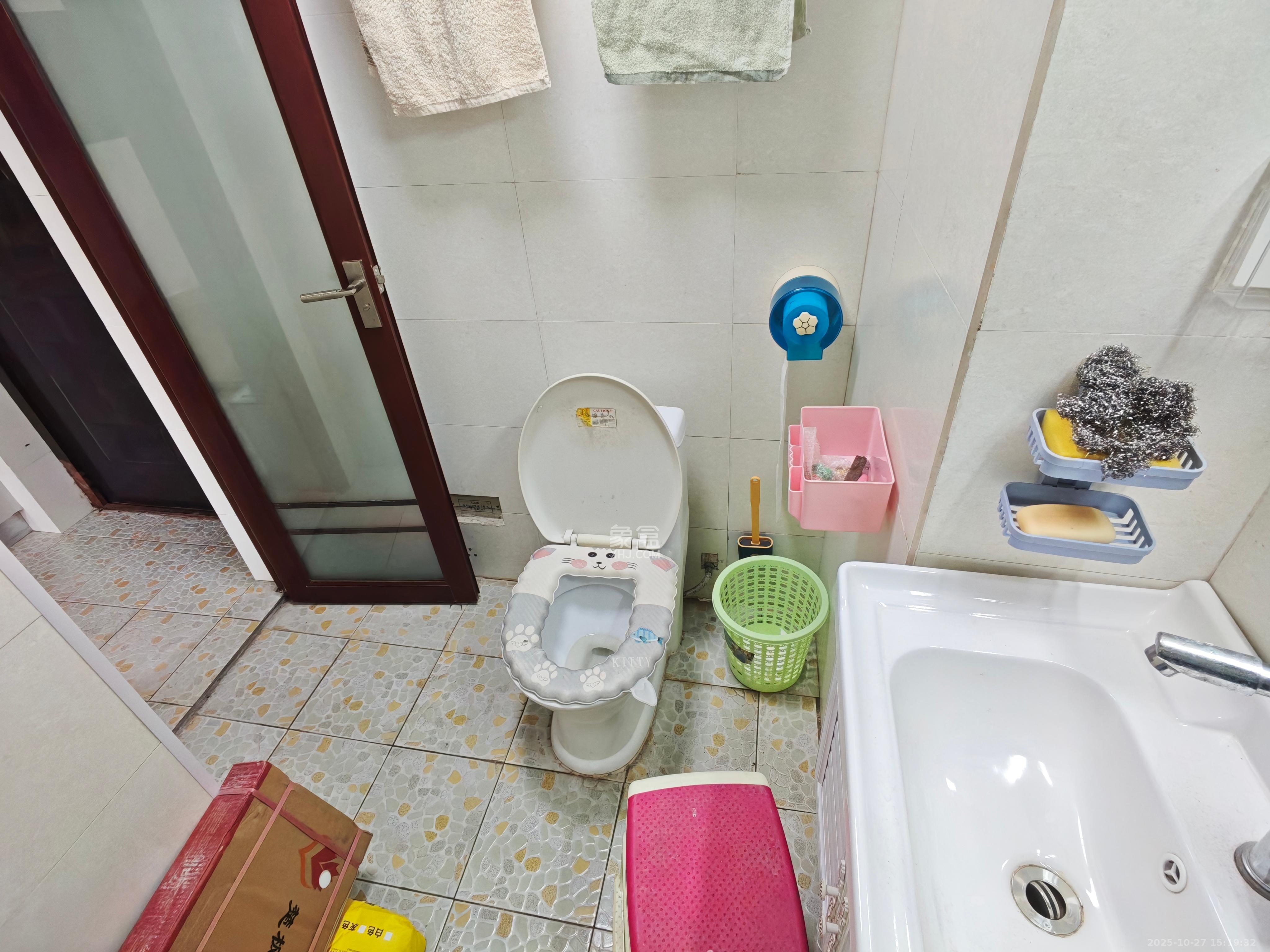 2076至高点  1室1厅1卫    1100.0元/月室内图