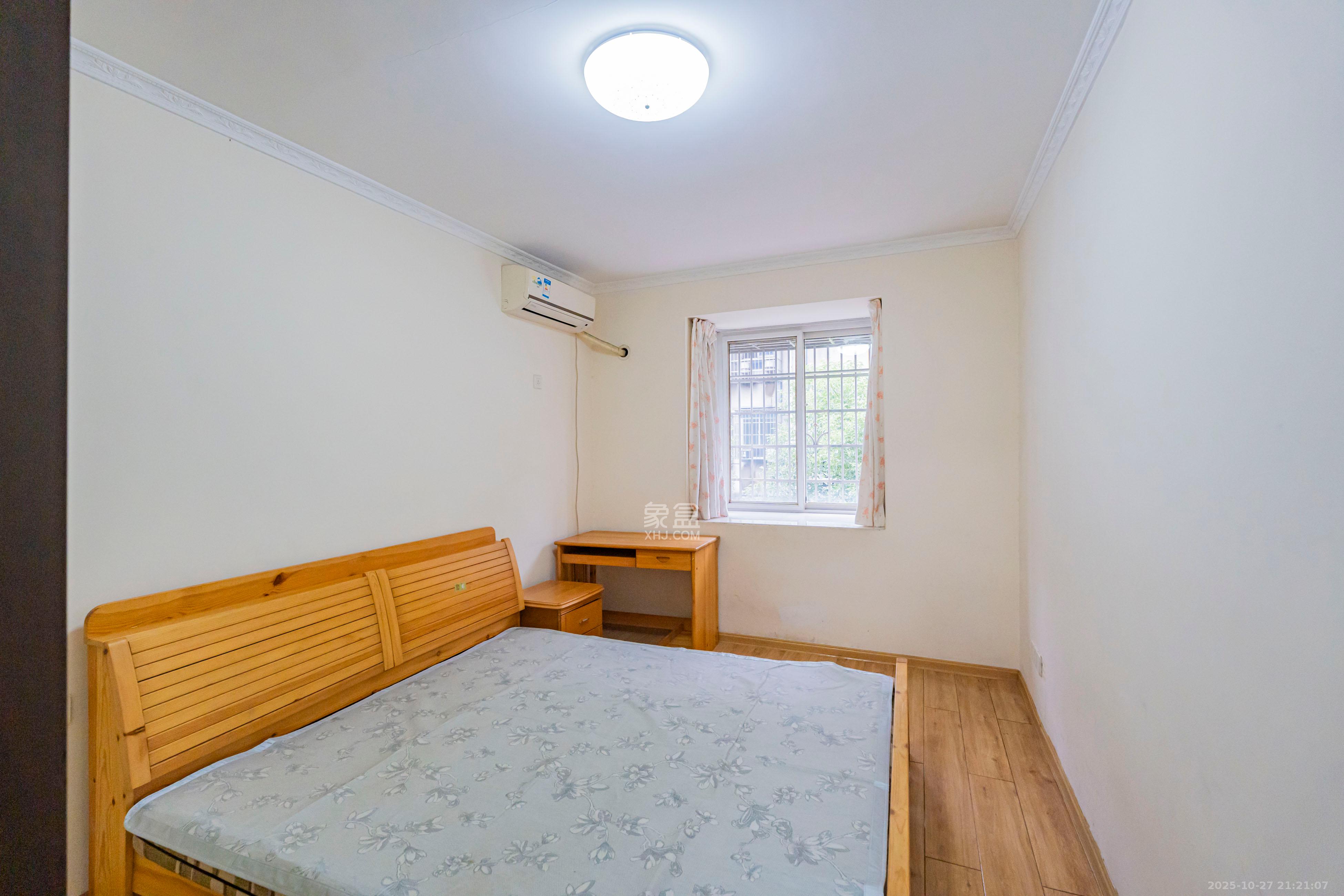 聚英阁  4室2厅2卫    86.0万卧室