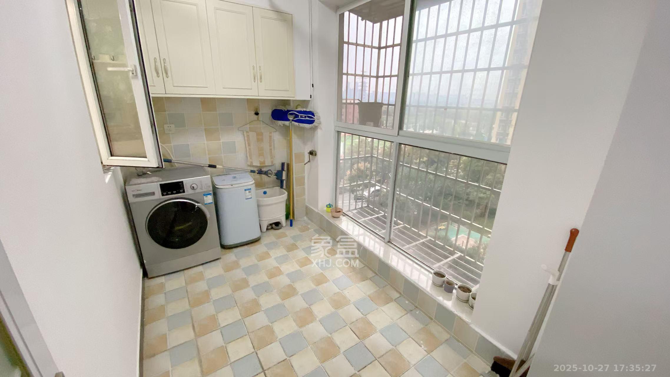 万国城(当代满庭春MOMA)三期  3室2厅2卫    2650.0元/月 万国城(当代满庭春MOMA)三期  3室2厅2卫    2650.0元/月室内图