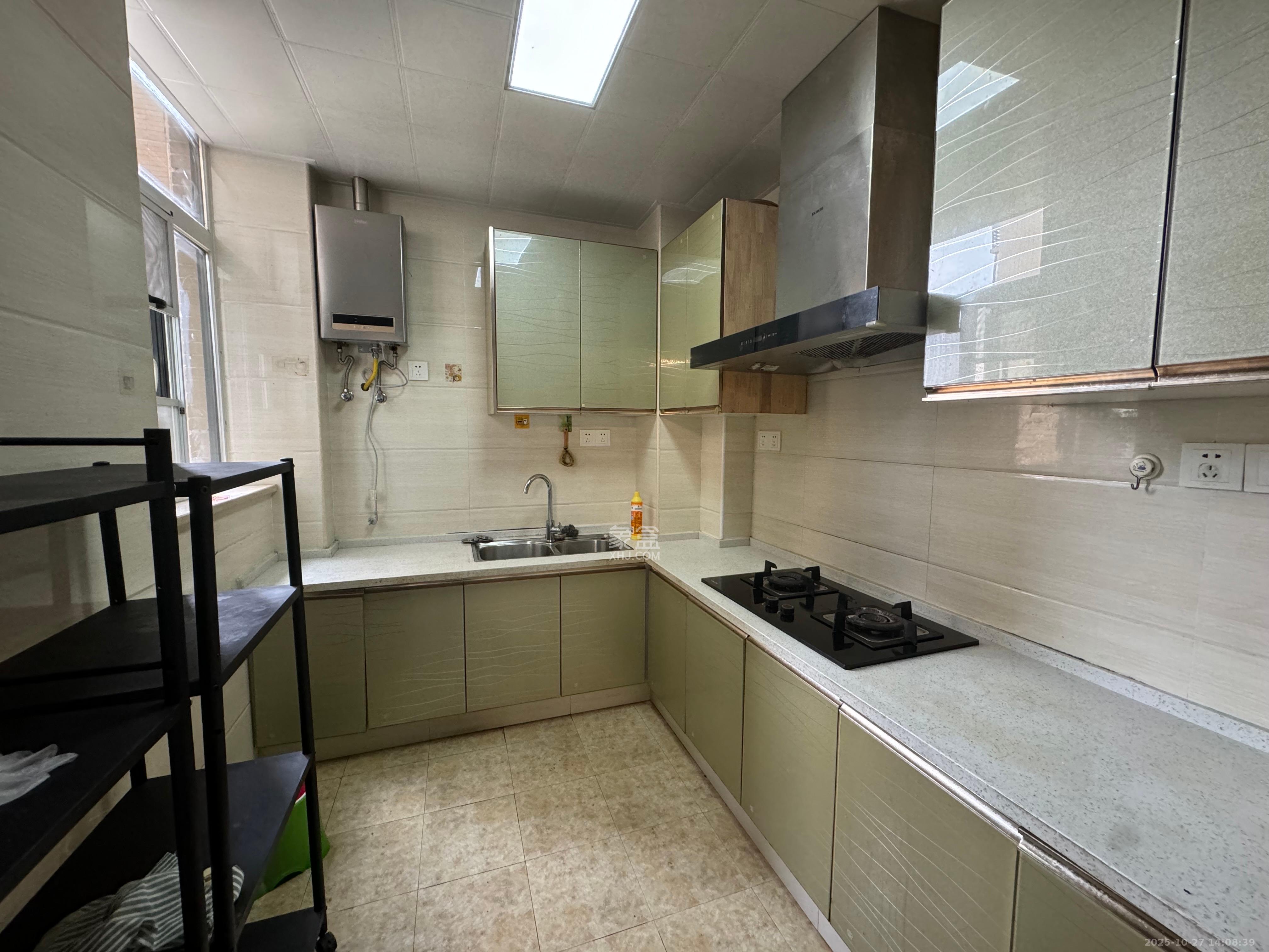 金鼎公园尚 3室2厅2卫 2400.0元/月 金鼎公园尚 3室2厅2卫 2400.0元/月室内图