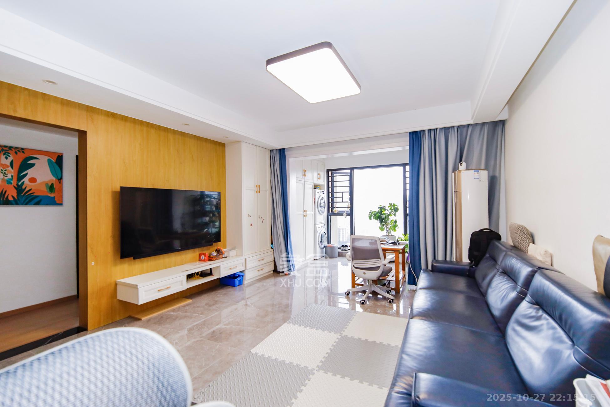 鑫苑木莲世家  3室2厅2卫    130.0万客厅