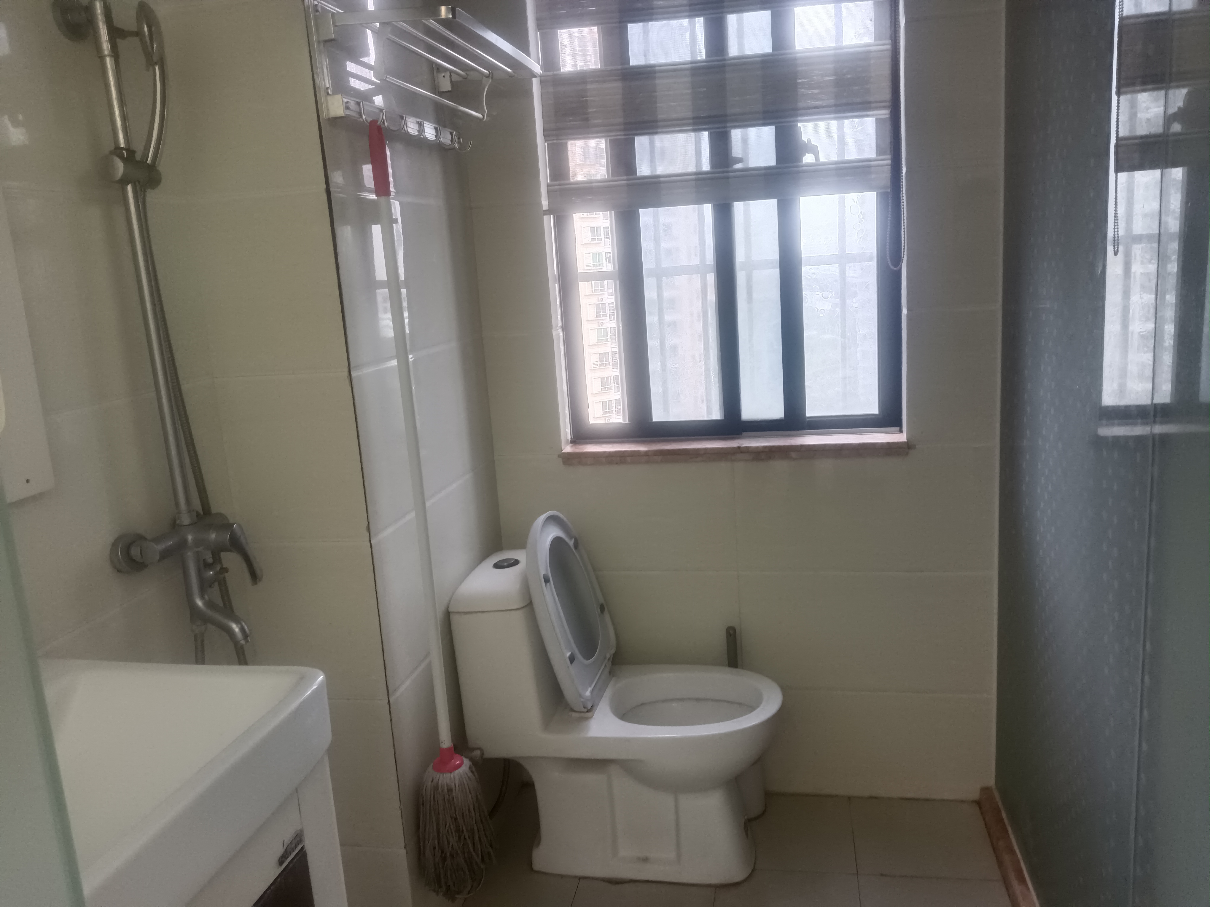 世贸兰庭  1室1厅1卫    2200.0元/月 世贸兰庭  1室1厅1卫    2200.0元/月室内图