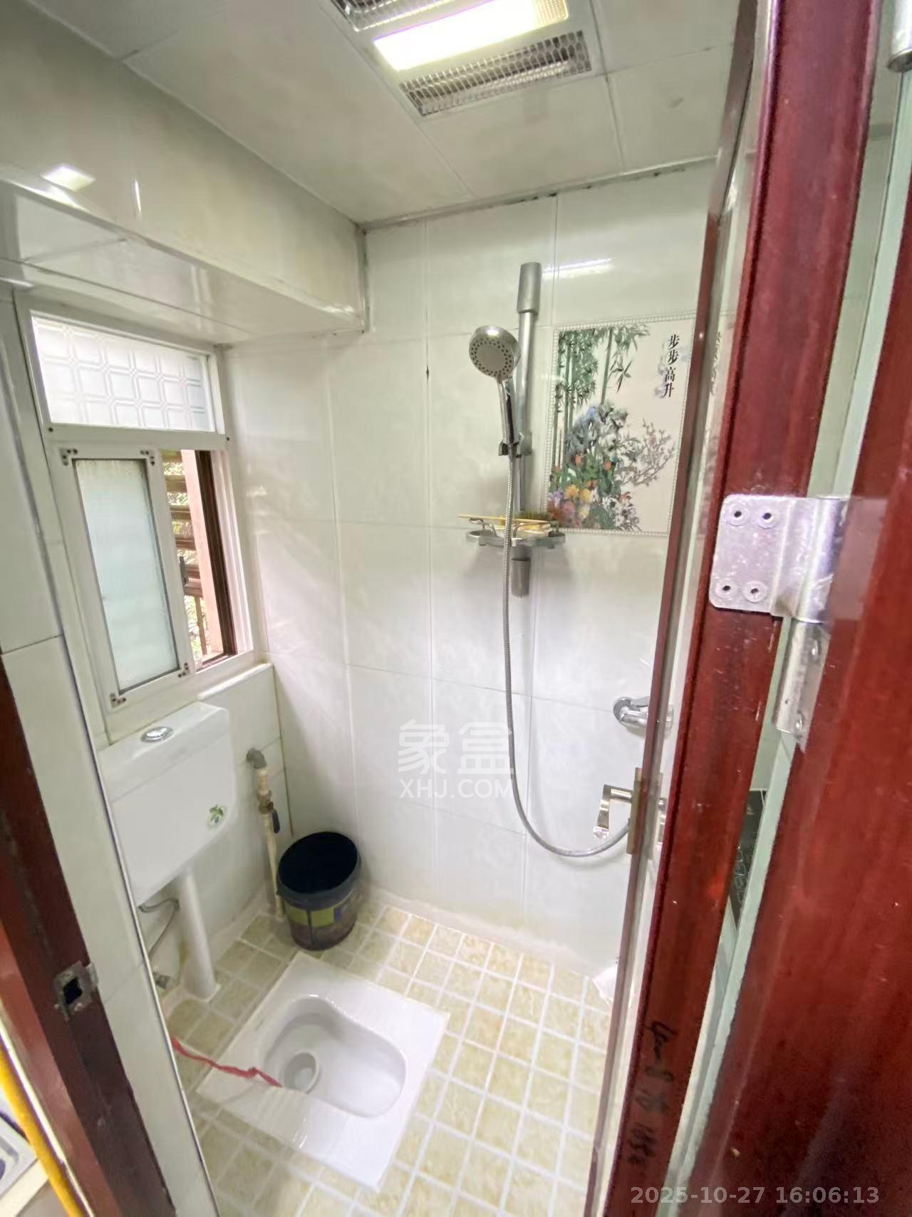 红旗区四片  2室1厅1卫    1900.0元/月 红旗区四片  2室1厅1卫    1900.0元/月室内图