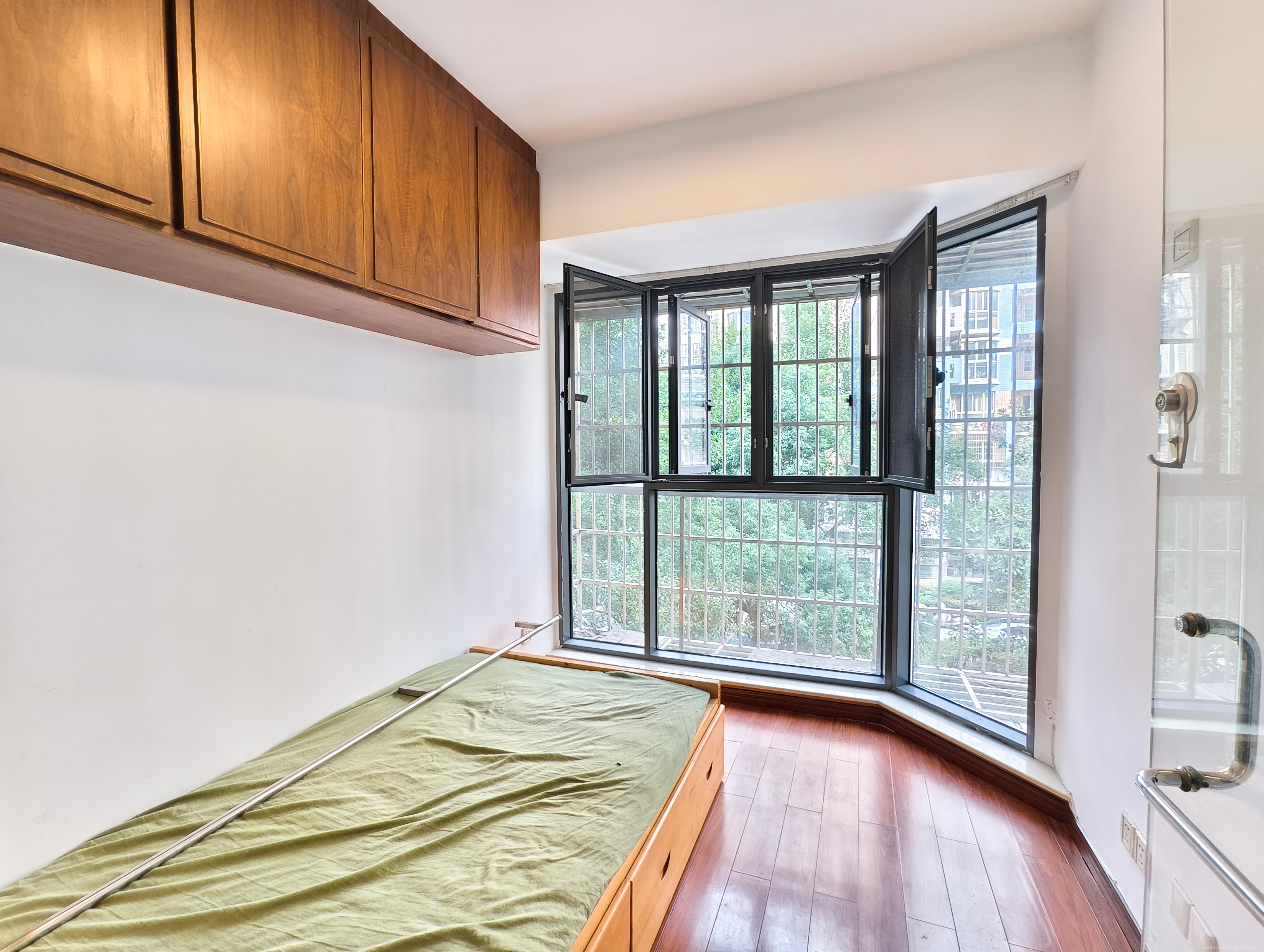 金色山庄 3室2厅1卫 2600.0元/月 金色山庄 3室2厅1卫 2600.0元/月室内图