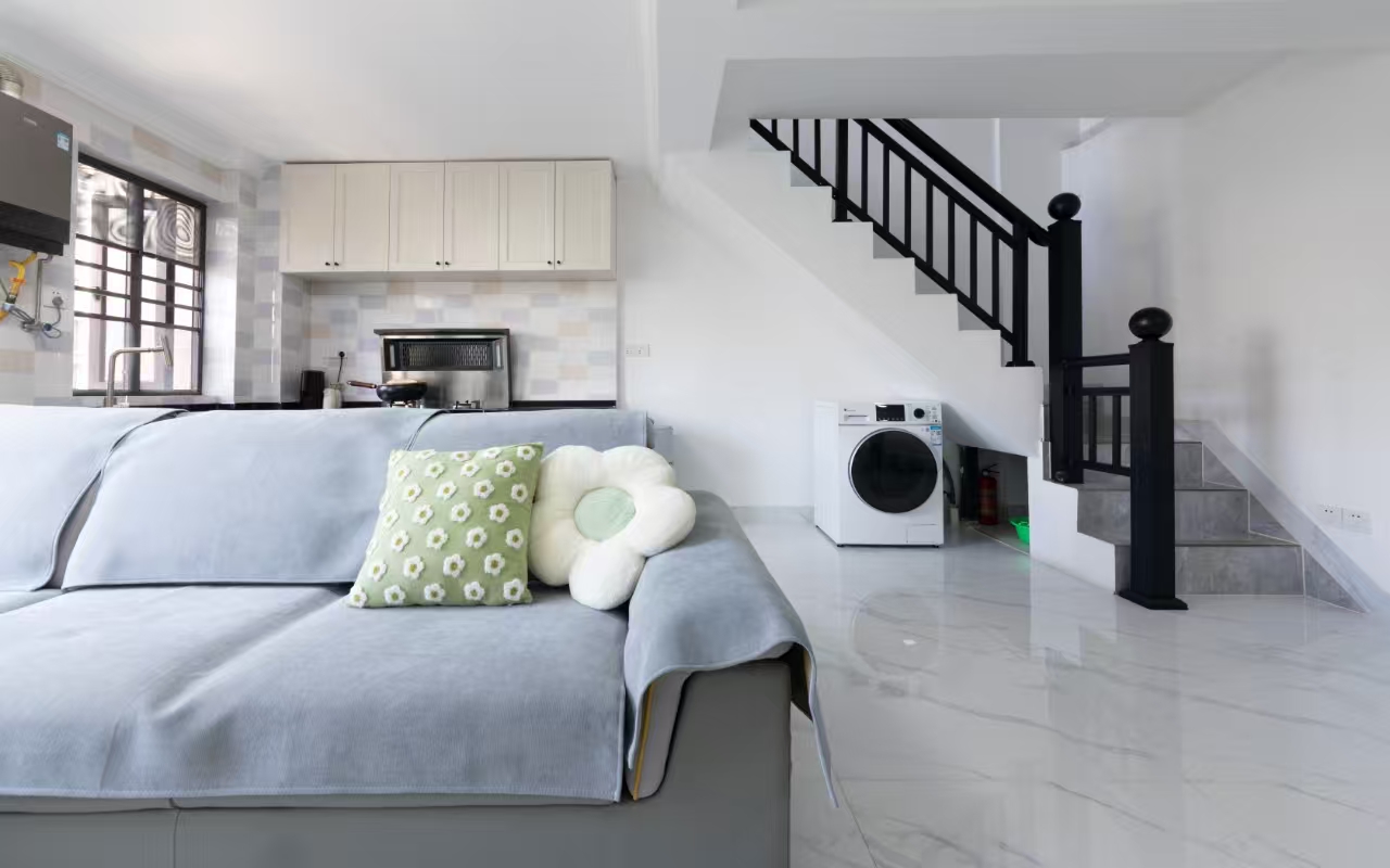 绿地海长流五期(绿地缤纷城)  2室2厅1卫    1900.0元/月 绿地海长流五期(绿地缤纷城)  2室2厅1卫    1900.0元/月室内图