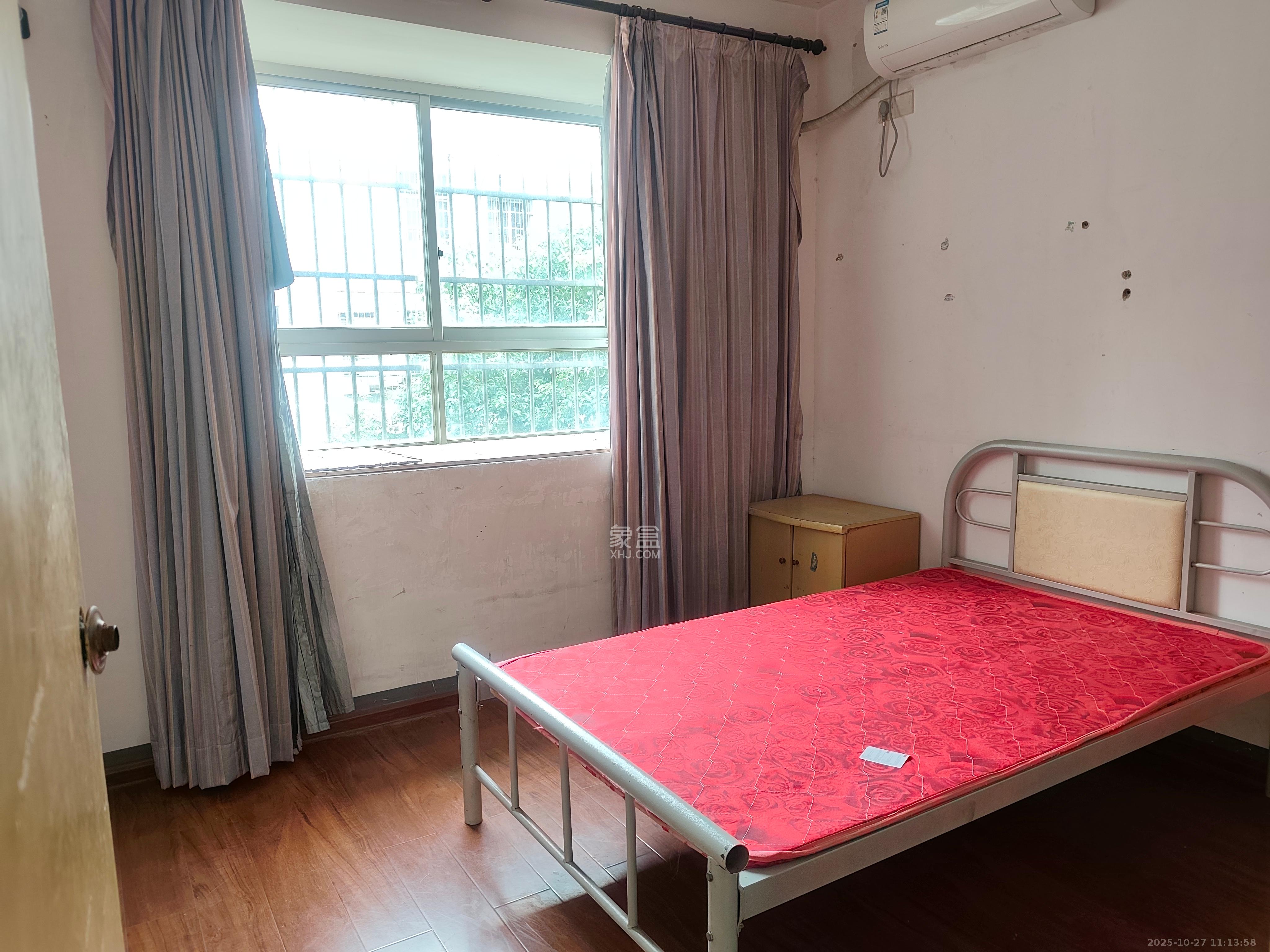 莲湖汽车饰品城(莲湖公寓)  1室1厅1卫    1500.0元/月 莲湖汽车饰品城(莲湖公寓)  1室1厅1卫    1500.0元/月室内图