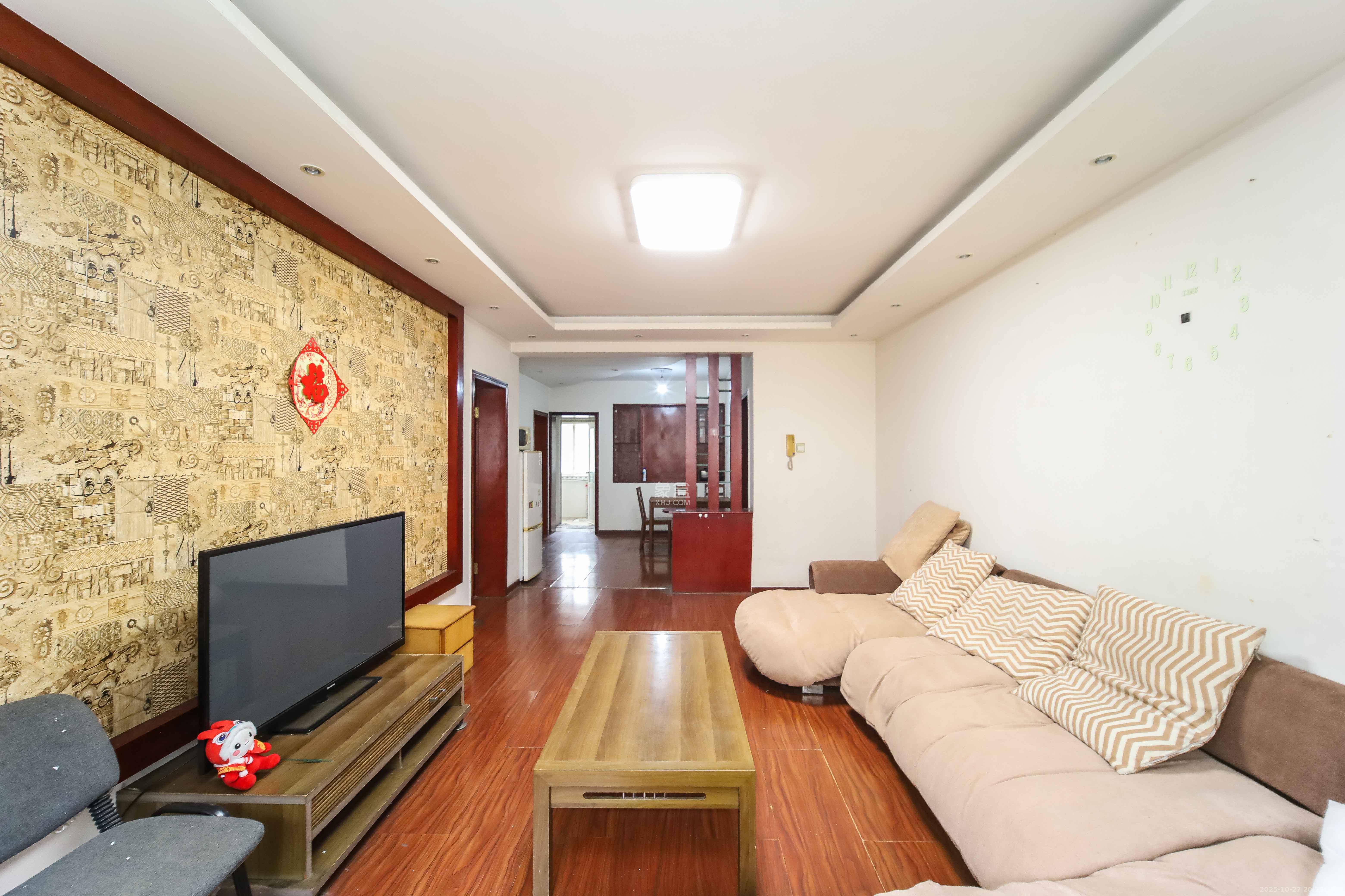 德政园  2室2厅1卫    58.0万客厅