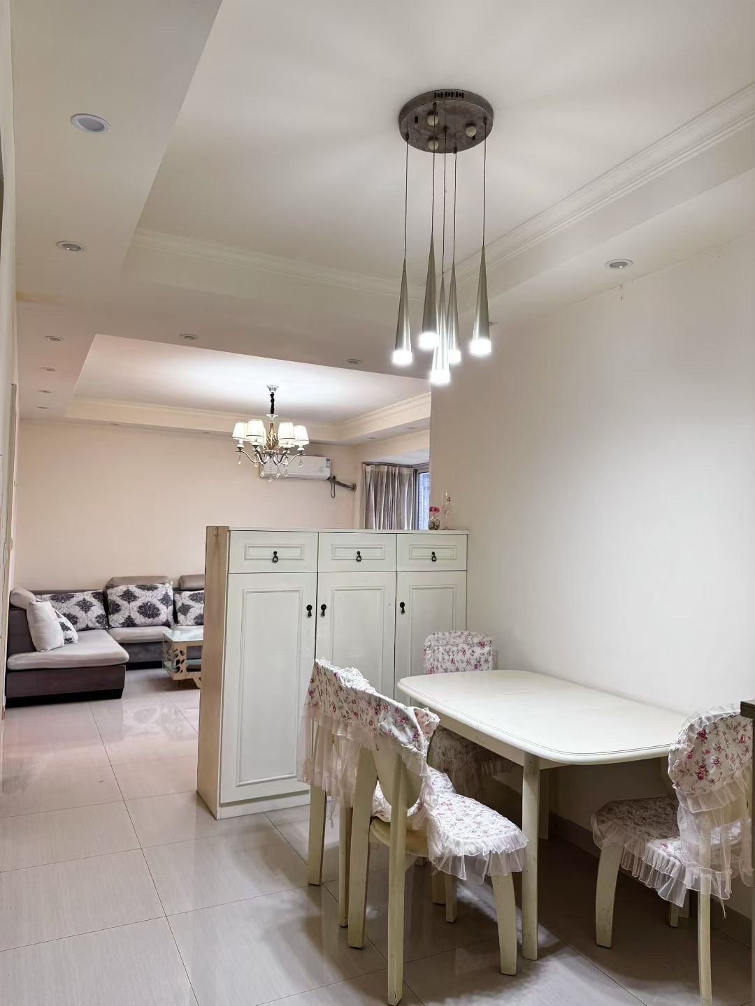 民俗文化广场 2室2厅1卫 2000.0元/月 民俗文化广场 2室2厅1卫 2000.0元/月室内图