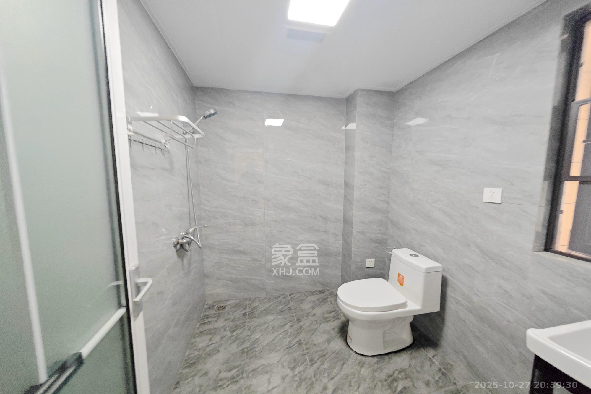 保利大都汇四期  3室2厅1卫    129.0万 保利大都汇四期  3室2厅1卫    129.0万其他